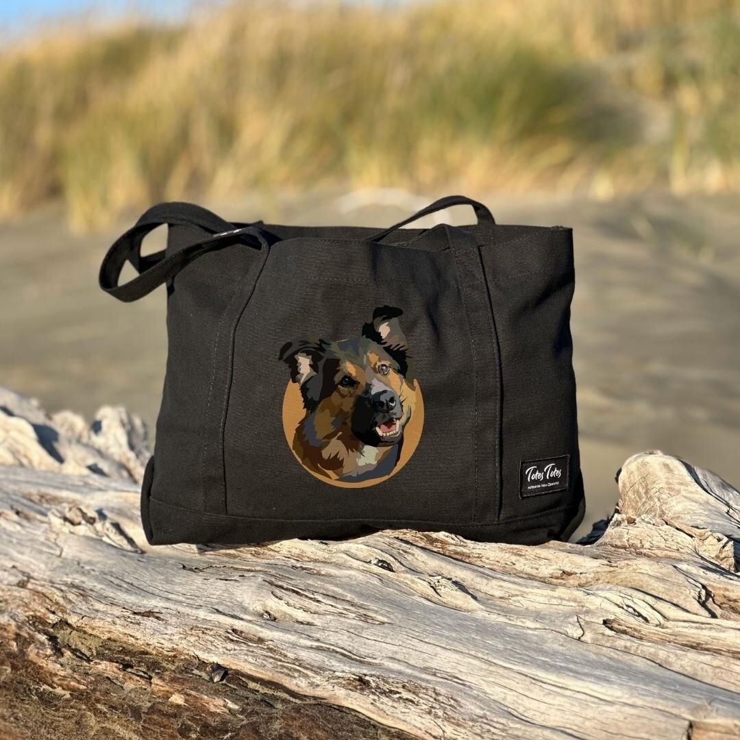 🌊🐾 Sandy paws and salty kisses at the beach with Autumn the Alsatian. 🏖️🐕
.
.
.
.
.
#AlsatianTote #BeachEssential #EcoFriendly #DogLover #ToteLife #ShopOnline #PetFashion #MustHave #ToteBag #BeachBag #SupportSmallBusiness #CuteAccessories #Pawsom