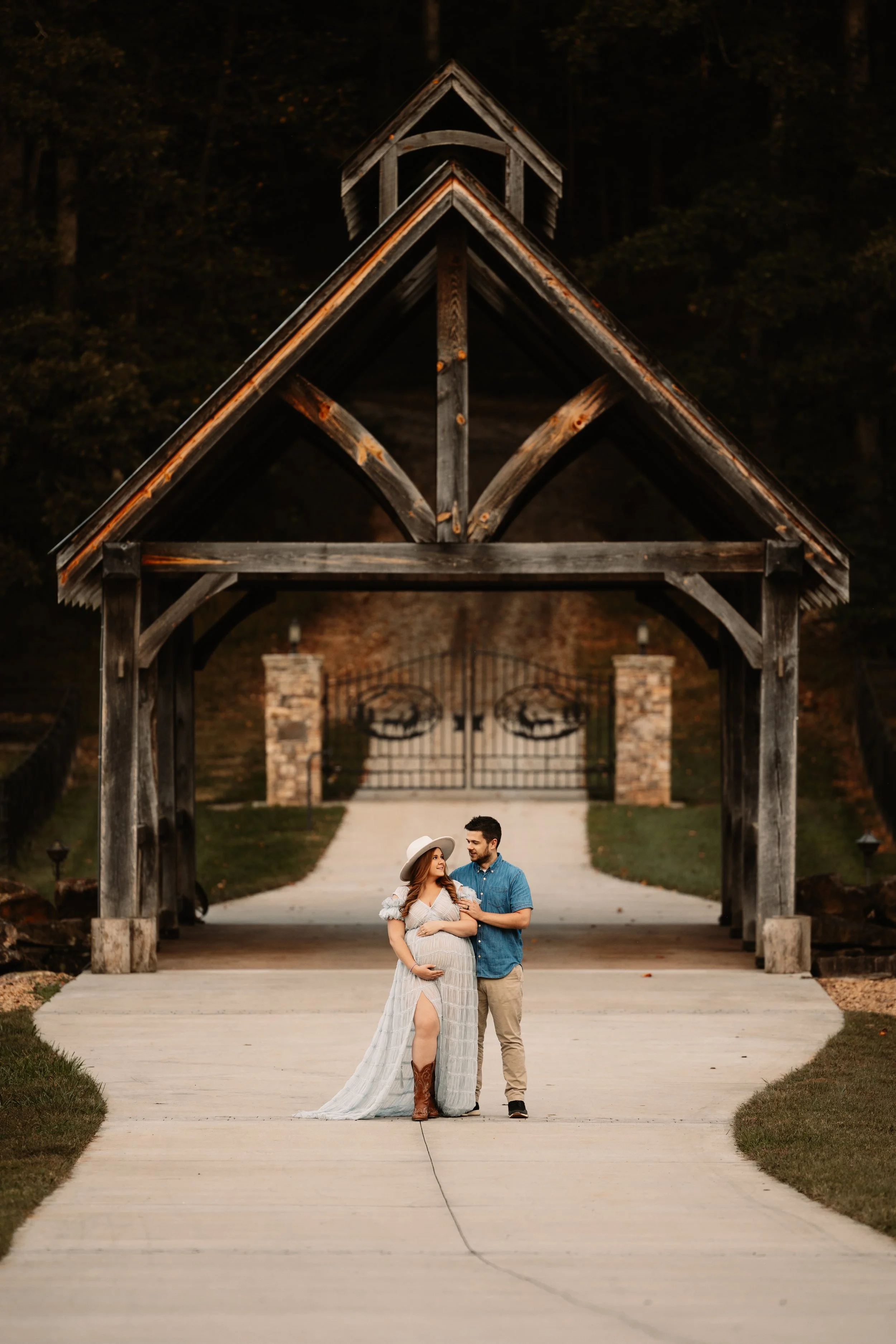 dahlonega-ga-maternity-photographer-on-the-water.jpg