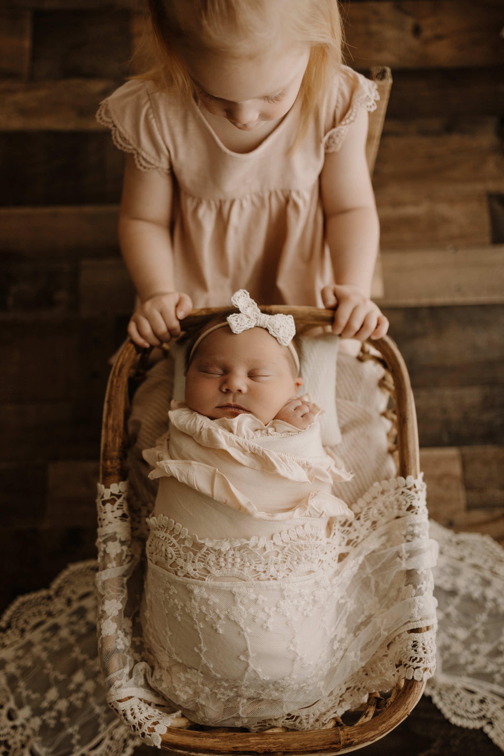 John's Creek georgia newborn photographer, lane collins photographer, sibling photos, big sister, boho newborn photos, pink and cream, neutral colors, rattan crib, lace