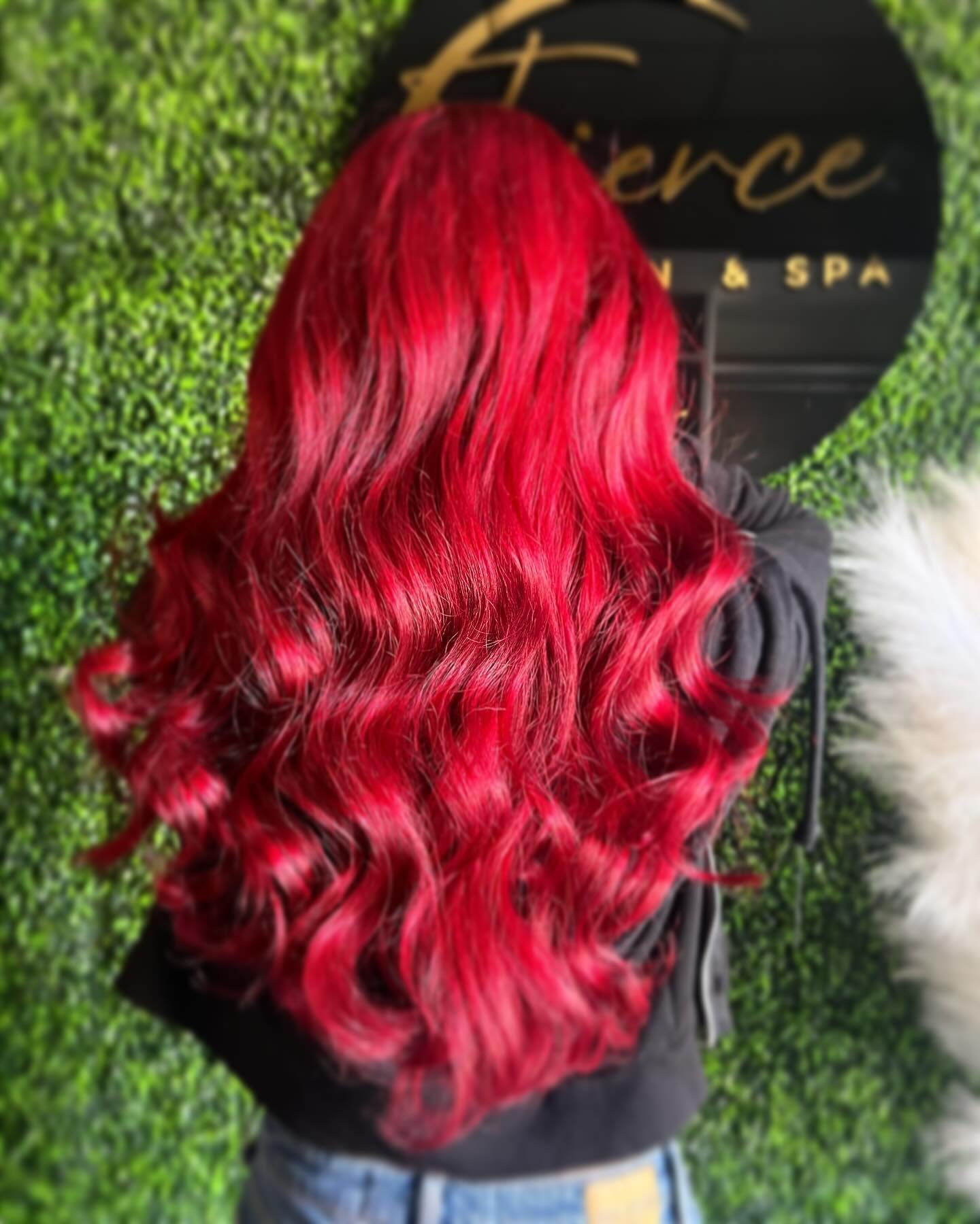 There&rsquo;s blondes &amp; brunettes but nothing like red heads😏 
&bull;
&bull;
&bull;
#redhair #redhairdontcare #redhead #fierce #hairwave #hairstylist #licencedtocreate #behindthechair #modersalon #fabuloushair #flipshair #redhaircolor