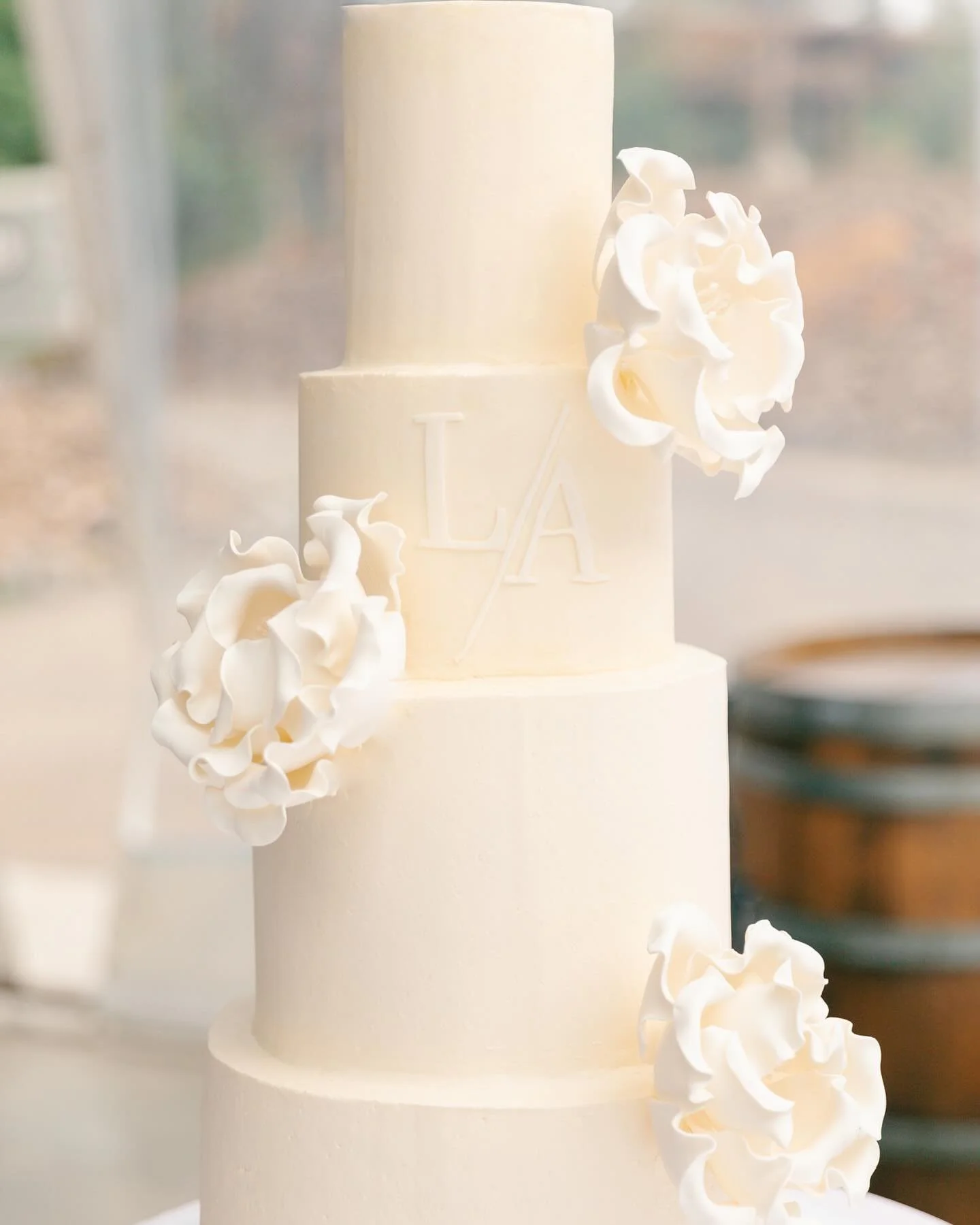 We love celebrating our Layered Lovelies! 🥂

We had the pleasure of creating a beautiful wedding cake for Amos and Loretta, one of our lovely couples who recently celebrated their one-year anniversary. Their cake was a simple yet elegant all-white c