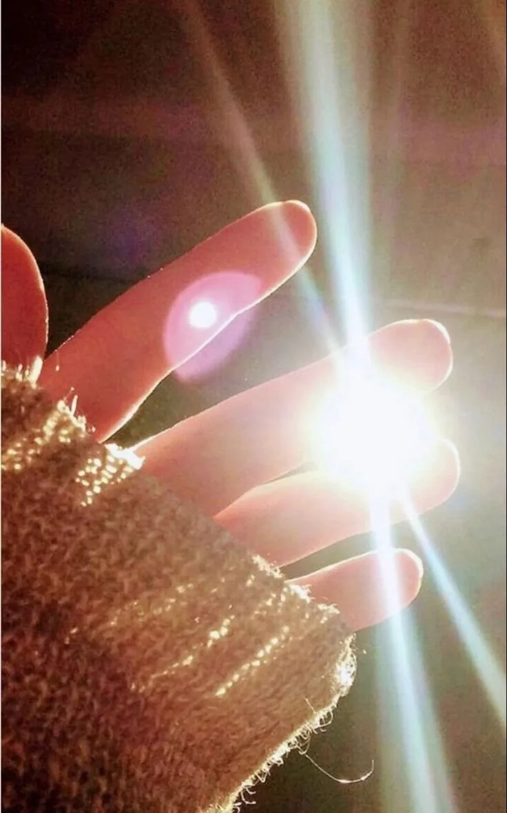 Tęsknota za sobą – jak otwarte centra w Human Design i trauma wpływają na autentyczność?