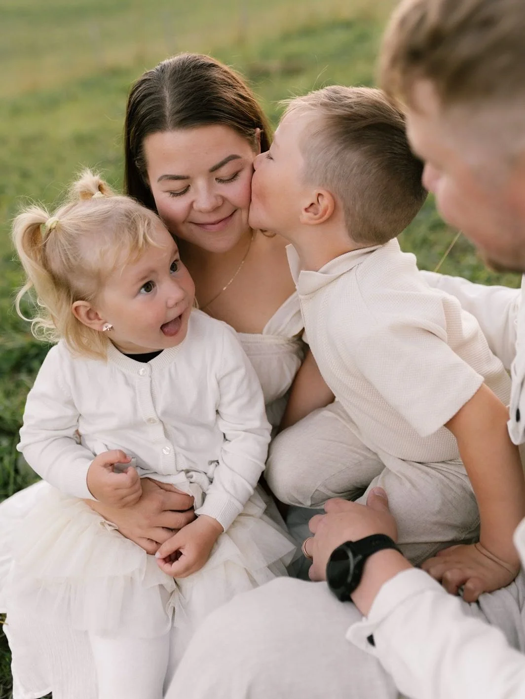 Just nyt ei ehk&auml; uskois, ett&auml; ihan muutama viikko sitten el&auml;m&auml; n&auml;ytti &amp; tuntui tosi erilaiselta. Mut siit&auml; huolimatta, m&auml; ajattelin viel&auml; surutta postailla v&auml;ri&auml; ja l&auml;mp&ouml;&auml; feediin😌