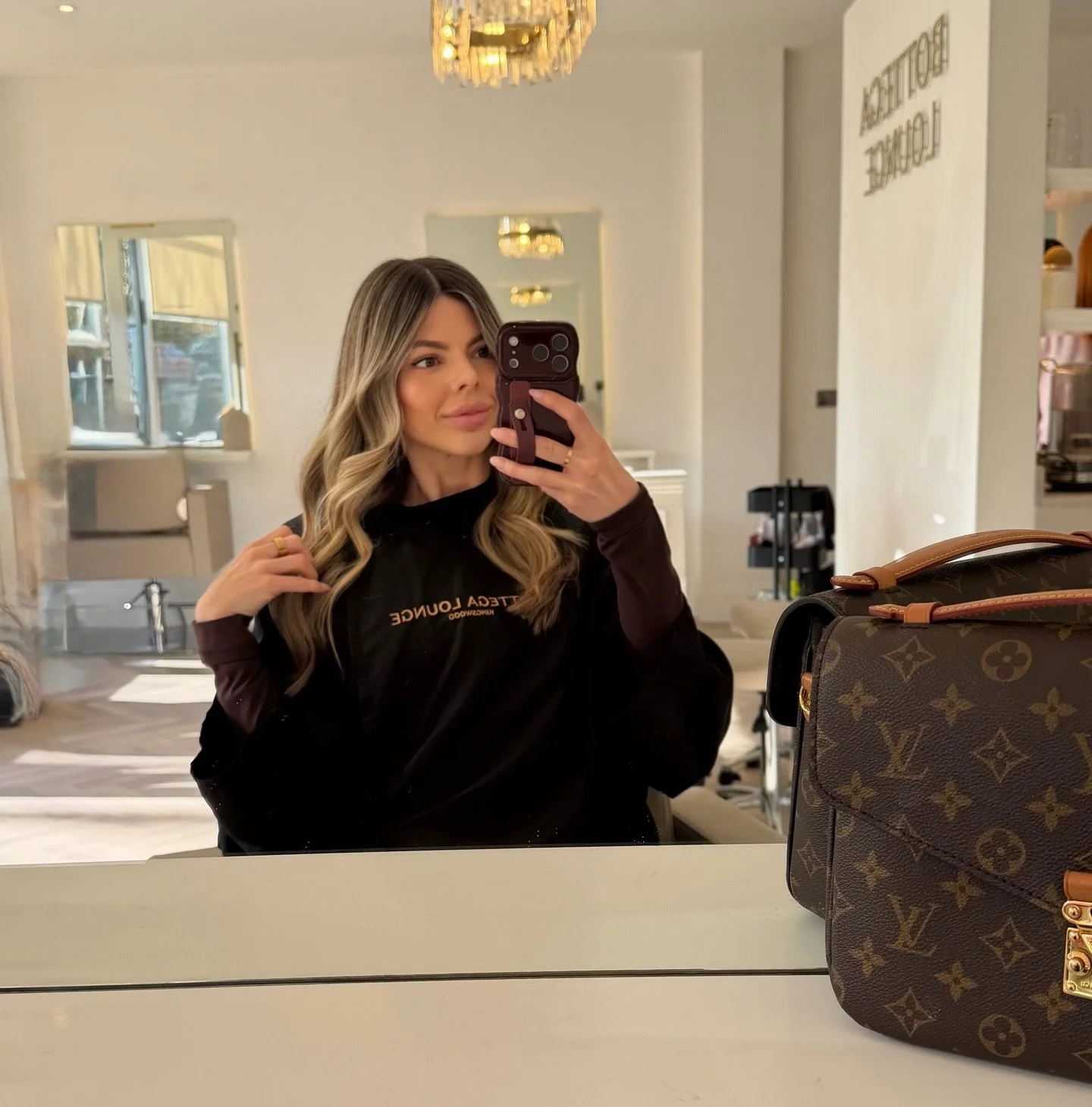 Happy Valentine&rsquo;s Day 🌹😍💕🤍💖✨

What a beautiful week of ombre brows, @dermaluxled and @hydrafacial_uk, afternoon tea @the_berkeley with @imogenlaura_theclinic and the best blowdry today @sophiecooperhair @thebottegalounge 🫶🏻🥰