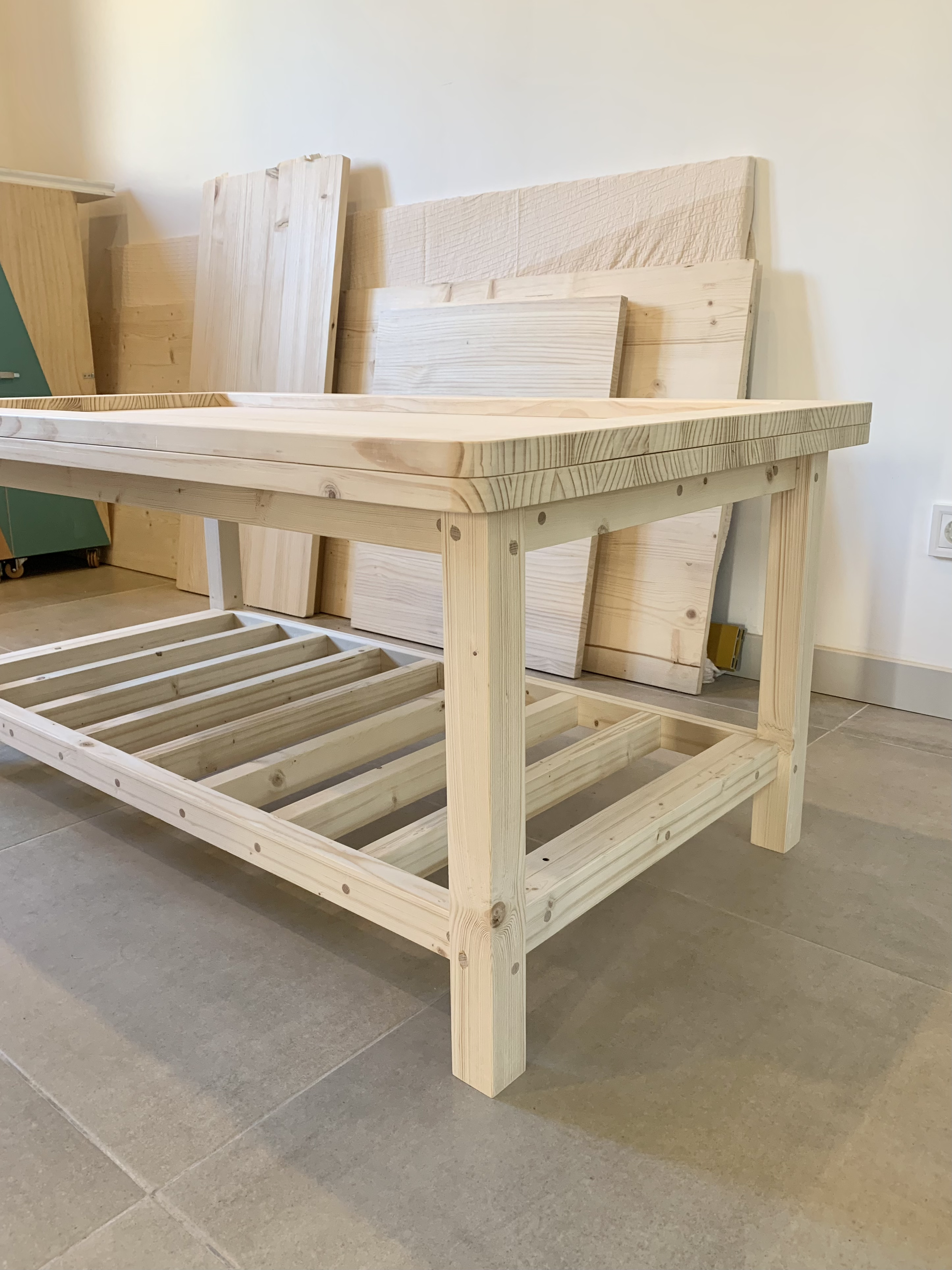 Ajustos estructurals en taula de fusta feta a mida
Precisió i estabilitat en mobiliari artesanal