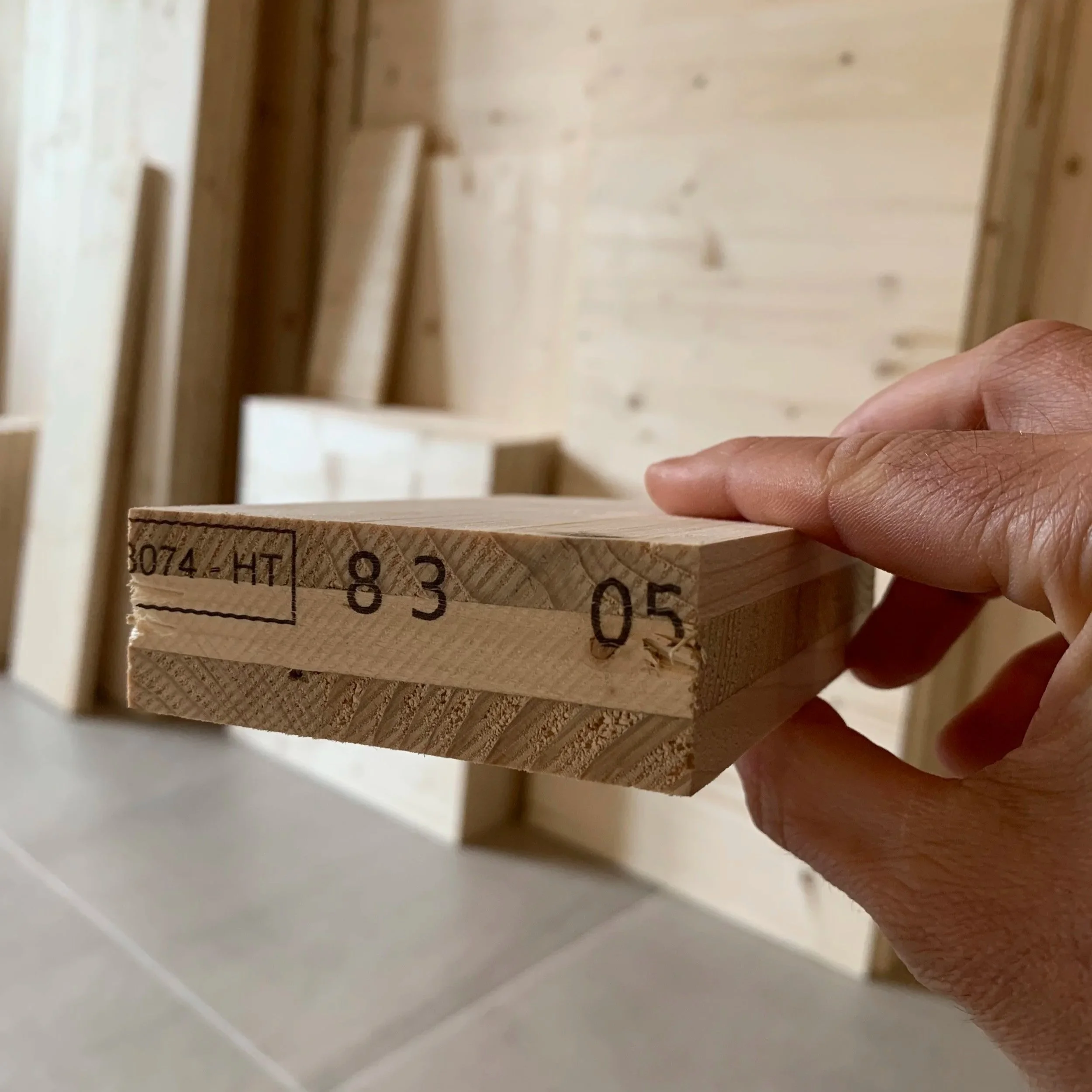 Planificació de projecte de fusteria a mida amb calendari i selecció de materials