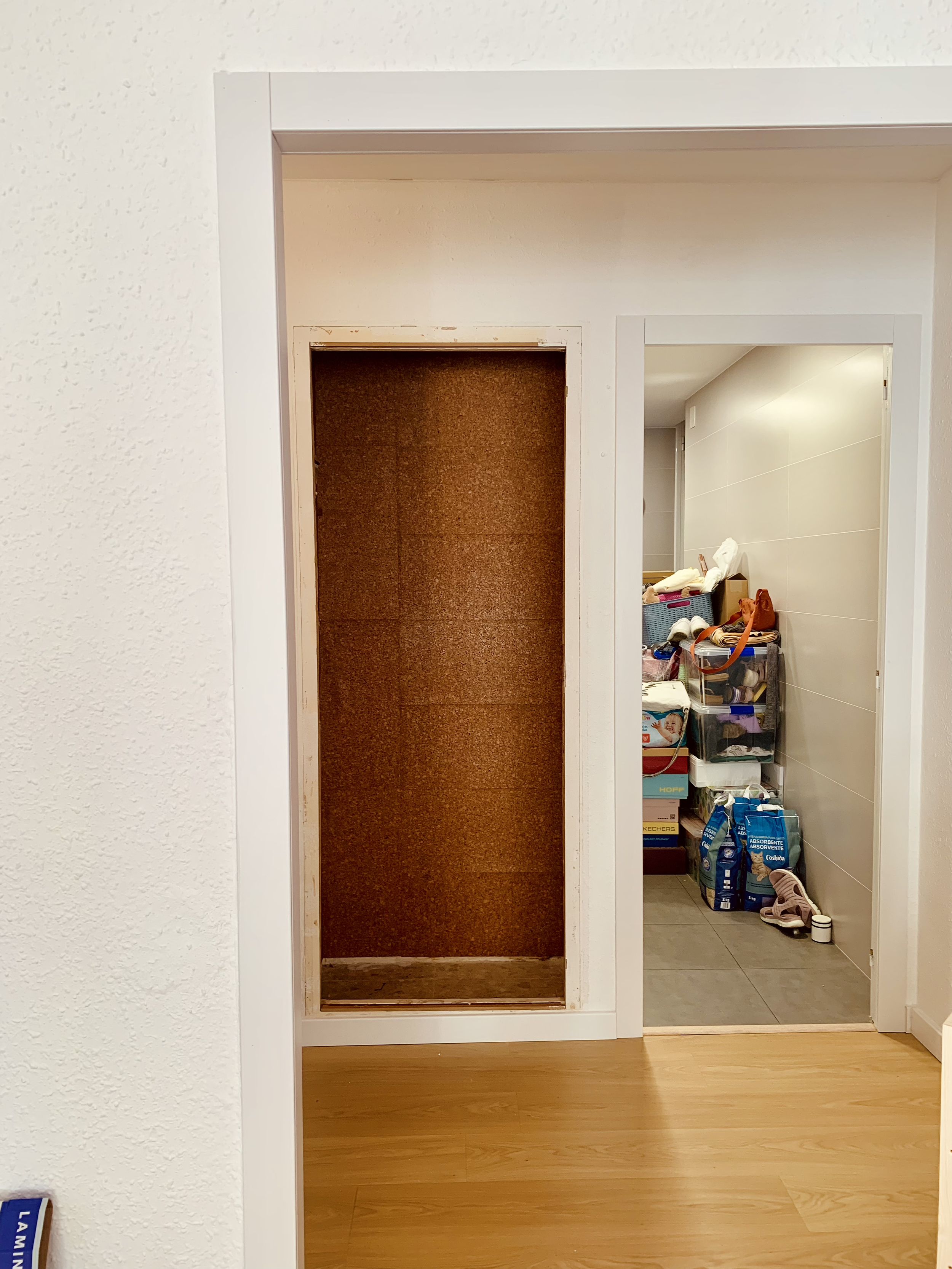 Disseny de mobiliari a mida integrat en espai interior

