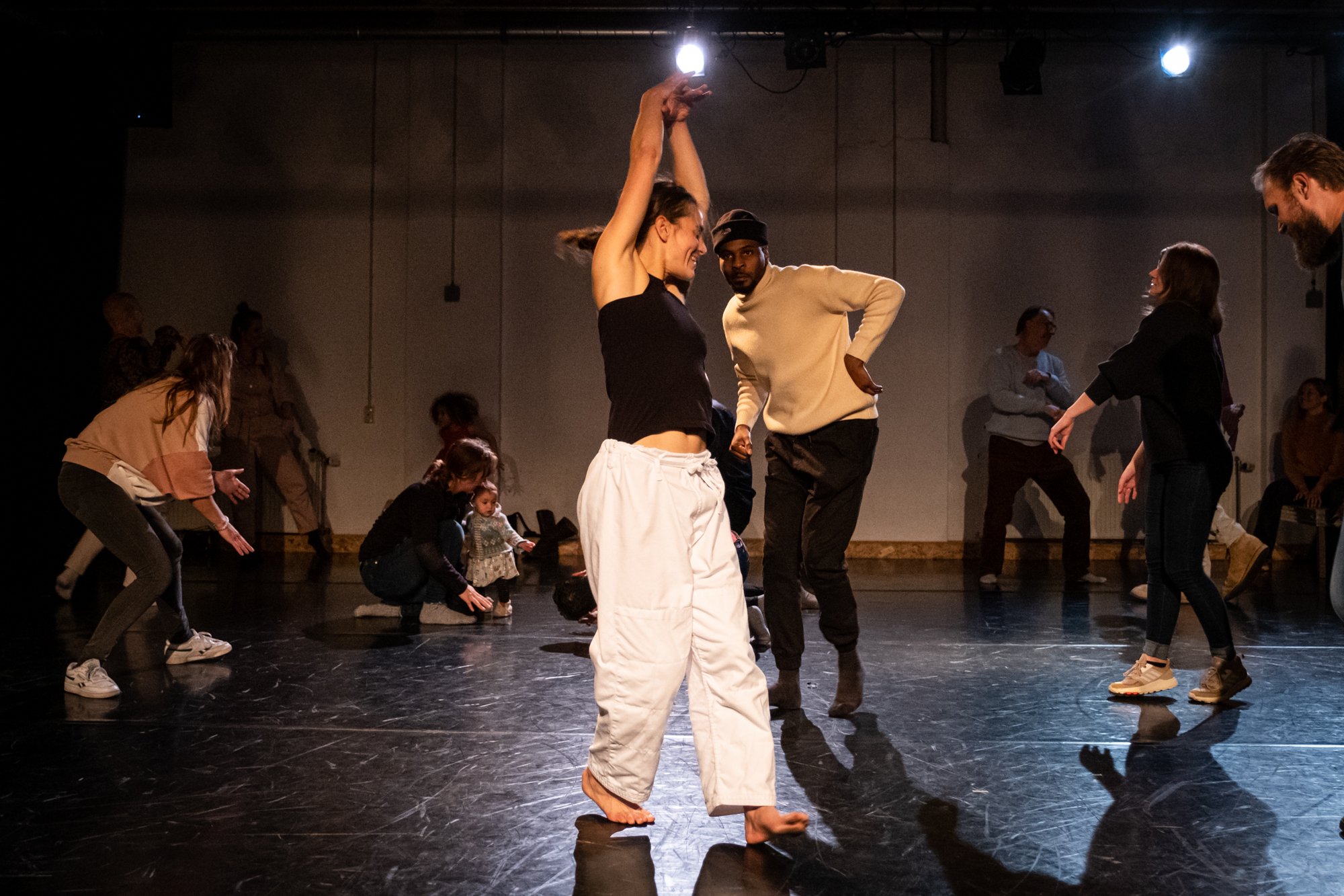Cracking the shell of dance presentation © Cloakture