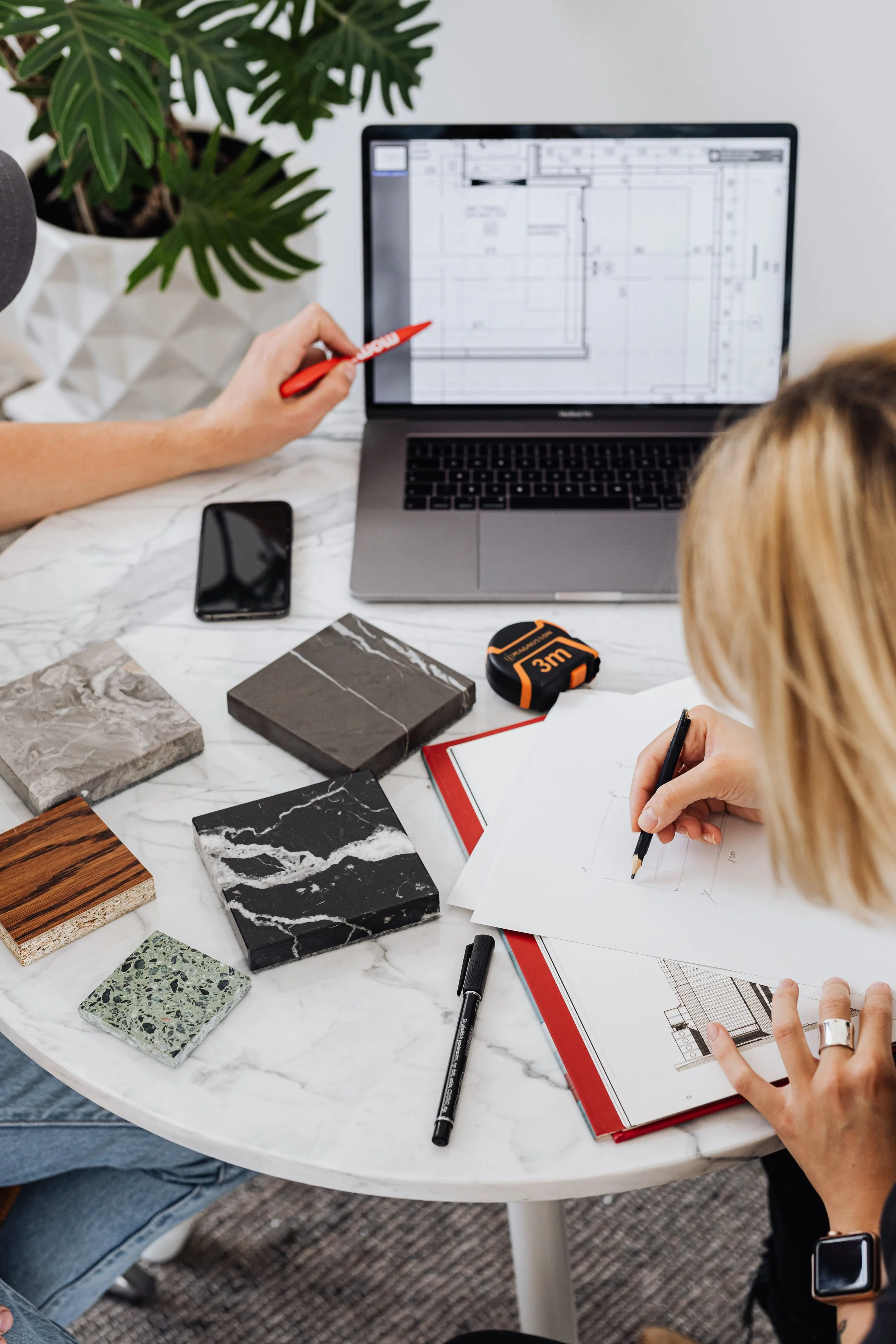 custom home planning meeting
