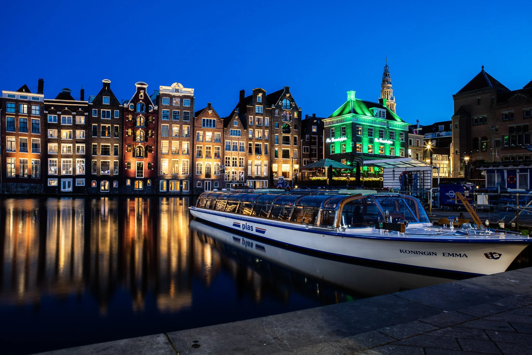 Amsterdam cruise boat.jpg