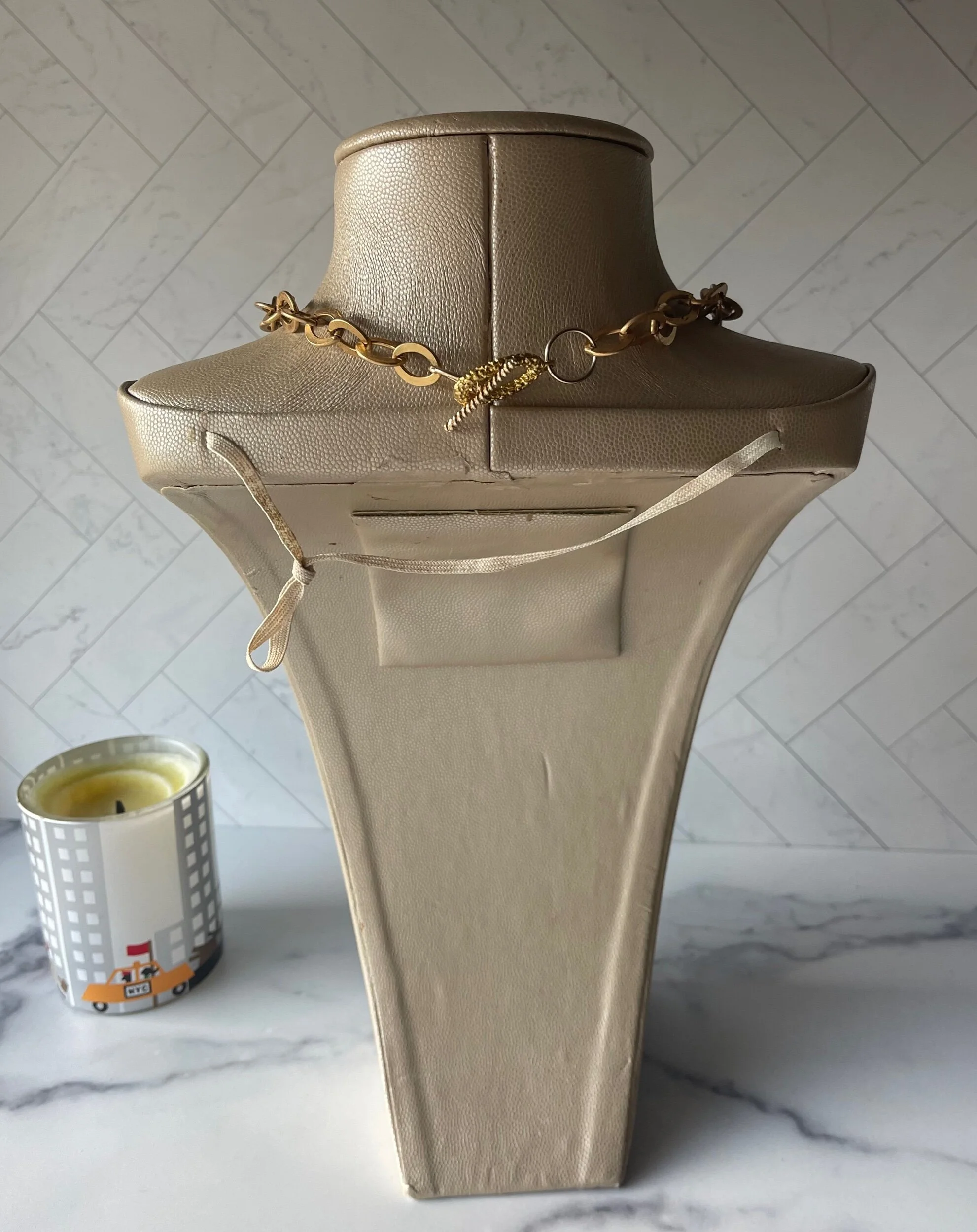 C749B59F-FA97-4118-B0DC-CD9A0D78F8BA