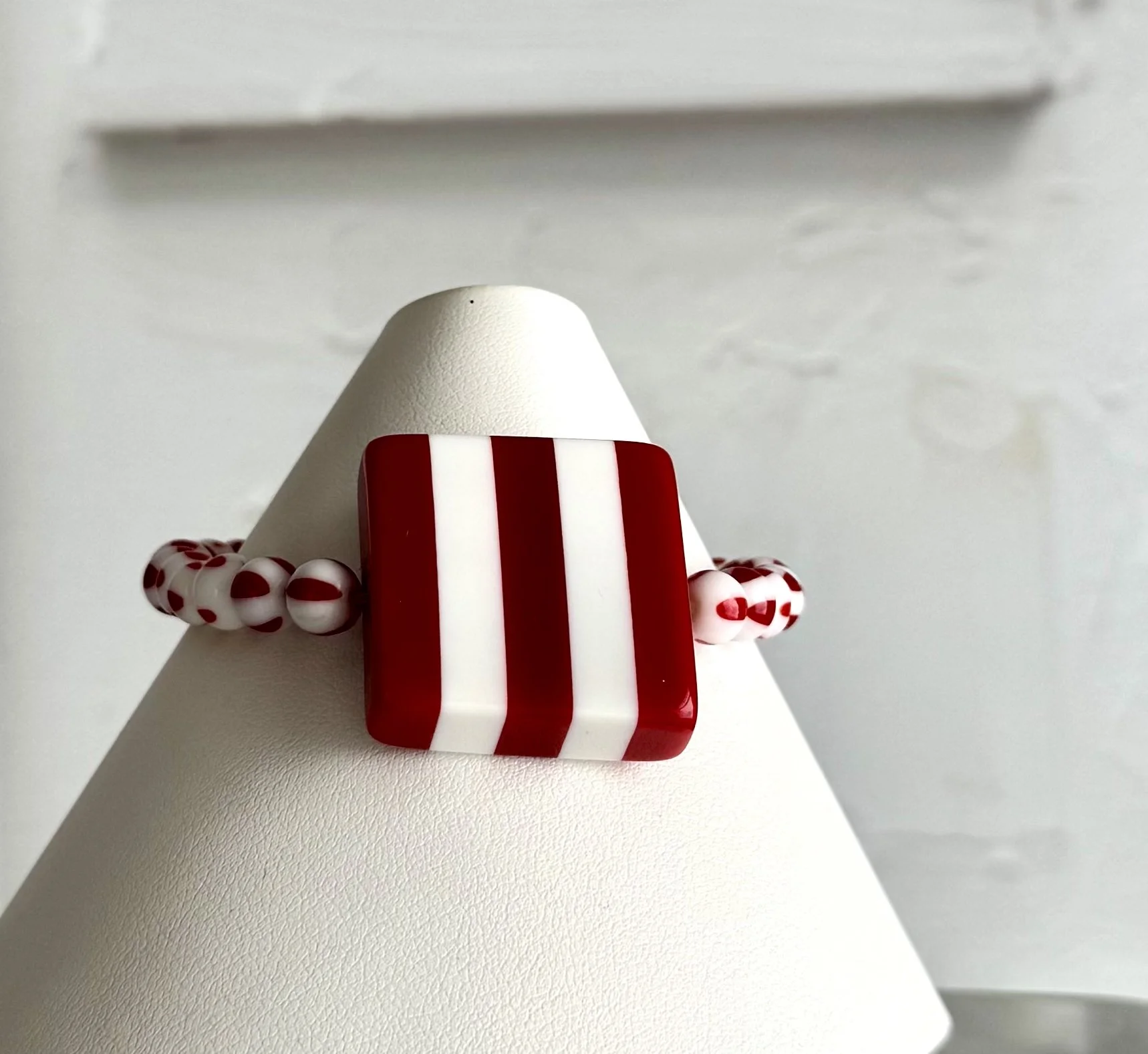 red and white stripe square lucite bead bracelet with red and white glass bead.