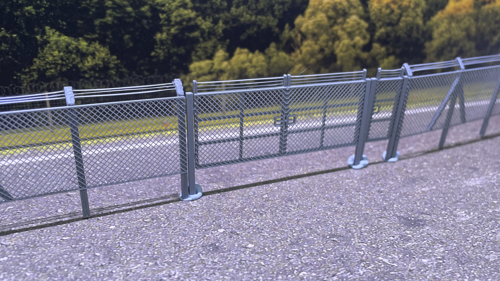 Chain Link Fence Kit Unpainted (Pack of 6) OO-Gauge (4 Fences 2x Gates)