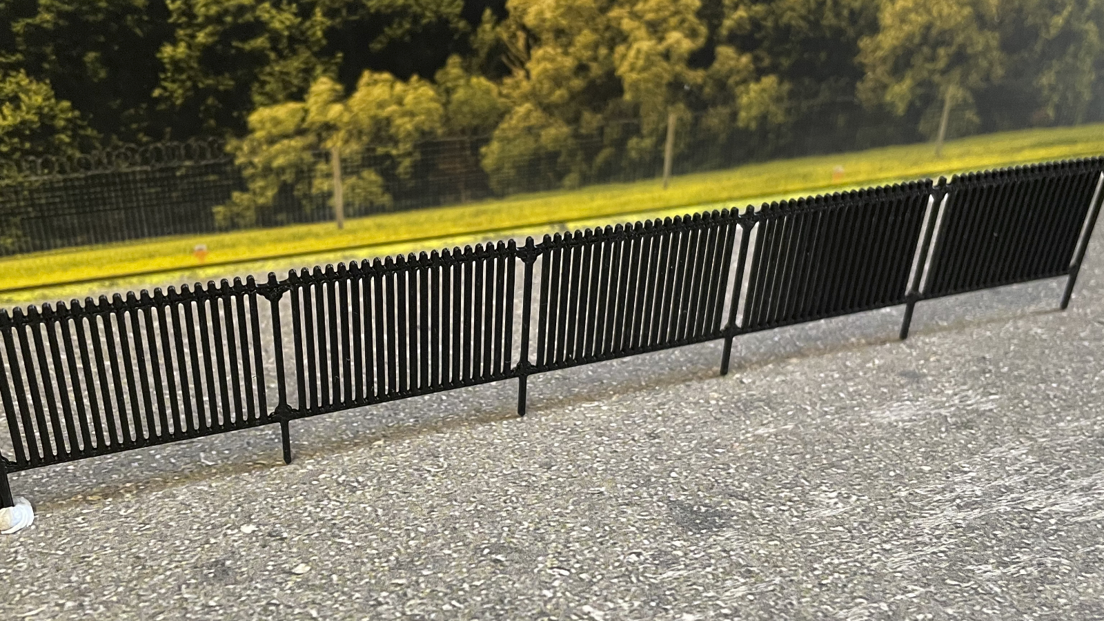 Vertical Bar Fencing (1.8M High) Fence Sections Unpainted - OO Gauge  (4 Pack)