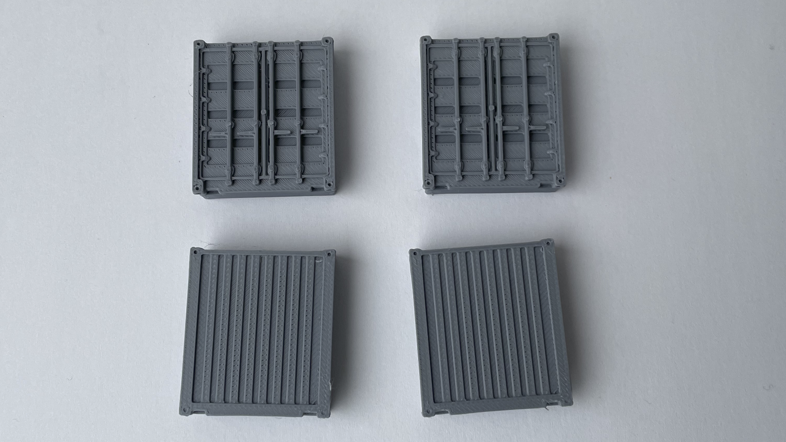 Low Relief Shipping Containers Unpainted - OO Gauge (Pack of 4)
