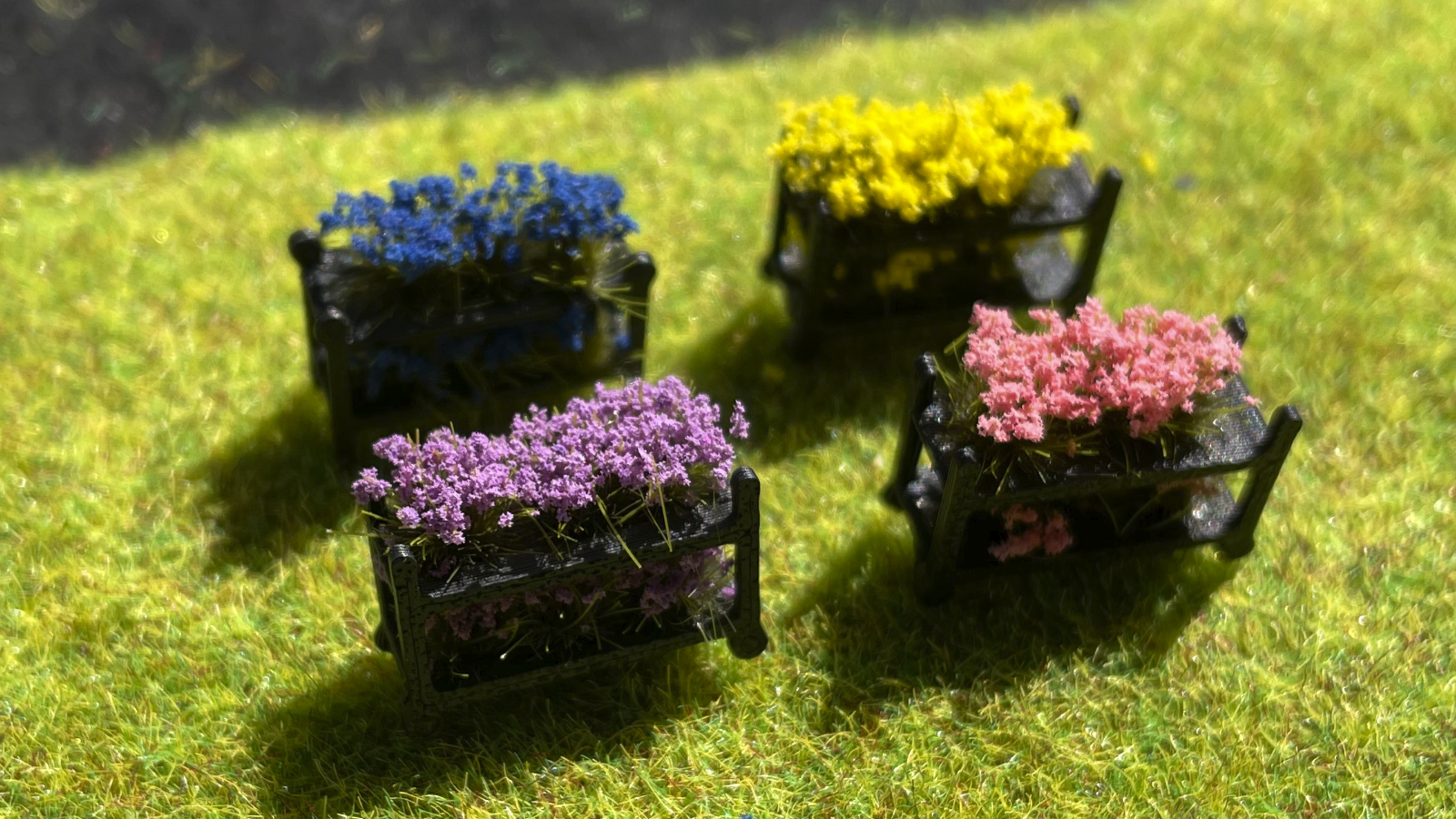 Short Danish Plant Trolleys with Assorted Colour Flowers (Pack of 4) OO-Gauge