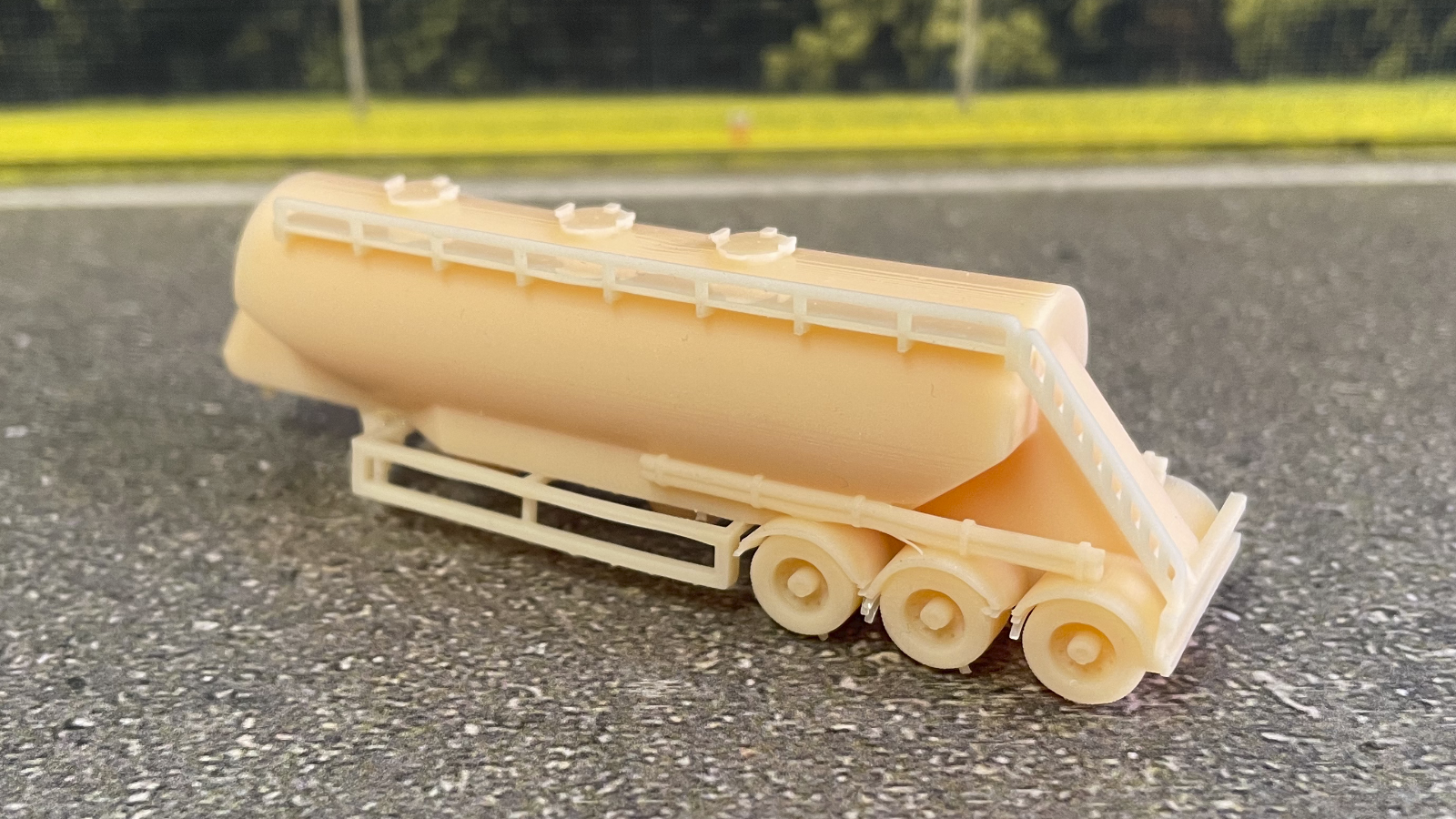 F00060-Bulk Powder Trailer-Unpainted Rear 1600x900px web.png