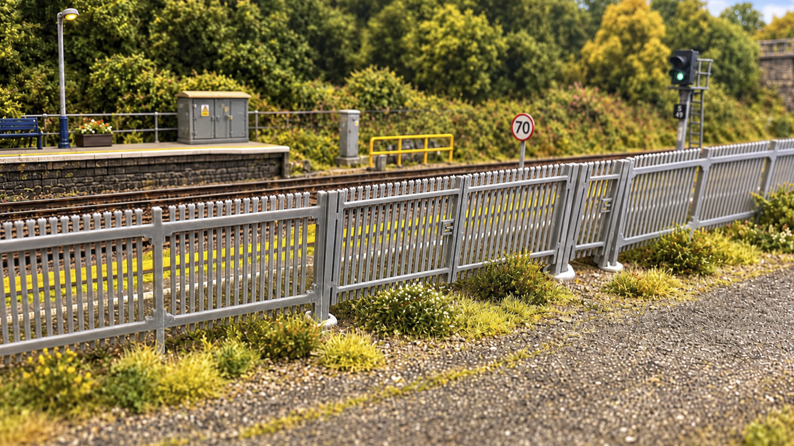 F00045-OO-Palisade Security Fenceing Kit_Scene 2_1600x900px web.png