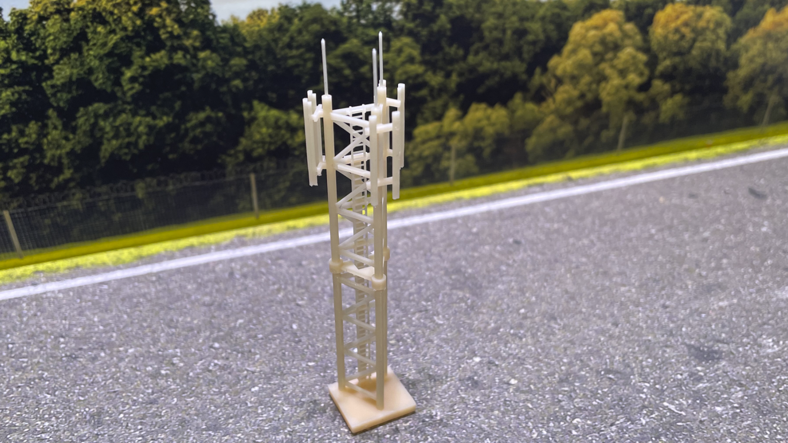 F00039-N_ Phone Mast_Mast Front 1600x900px web.png