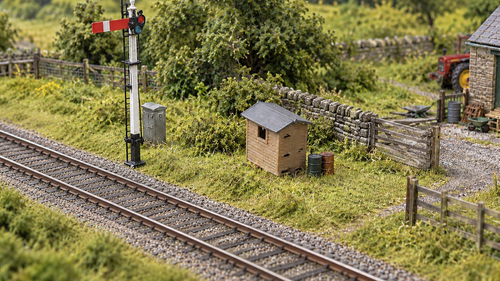 Small Garden Shed Kit - N Gauge (Pack of 2)