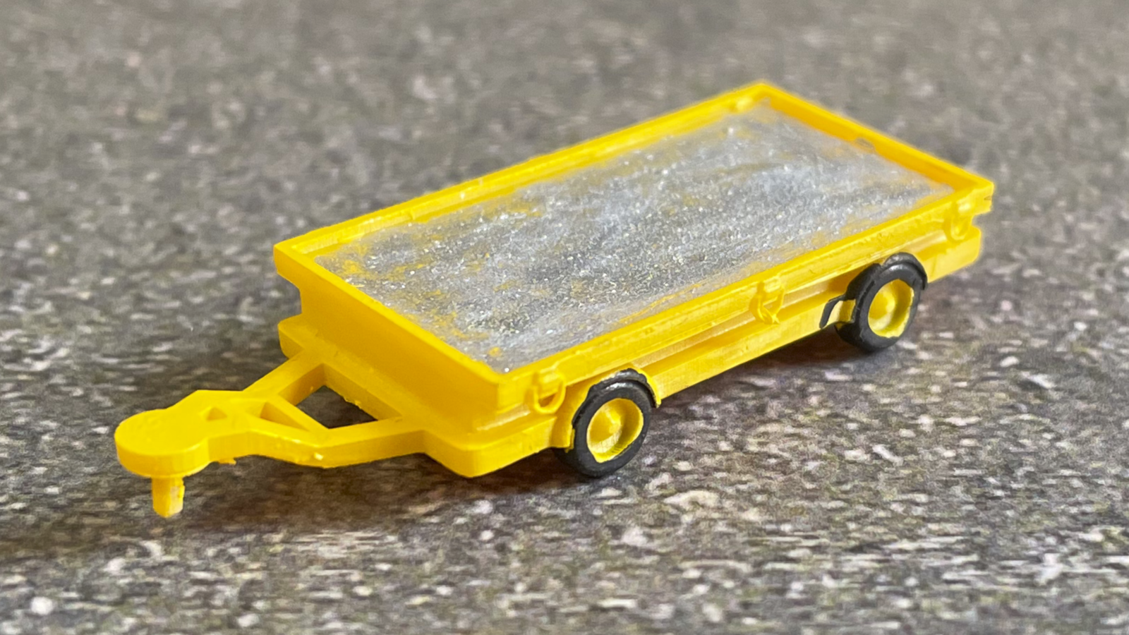 F00144-OO-P02-Electric Platform Tug Set-Tug_Trailer_Painted_1600x900px web.png