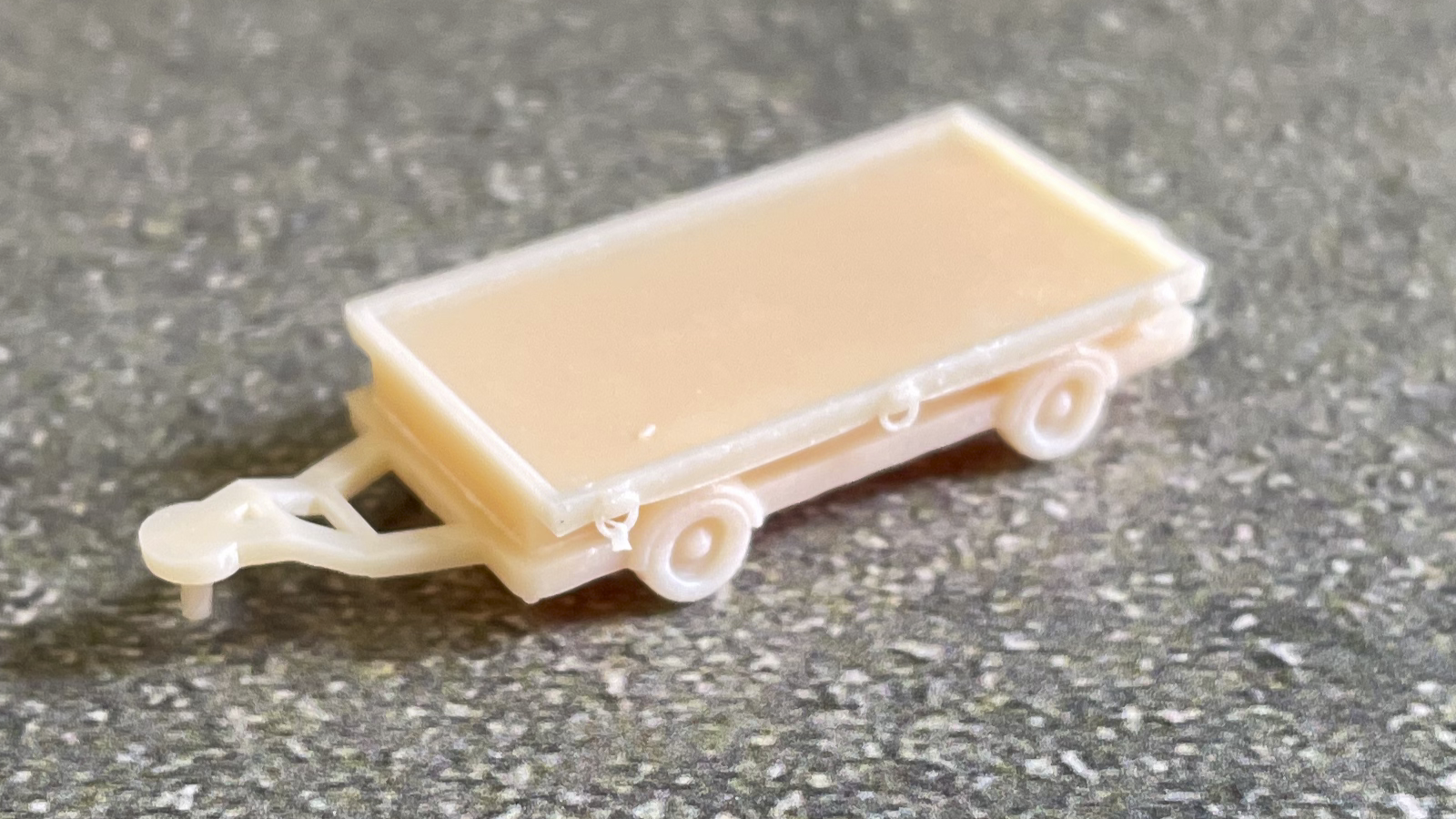 F00144-OO-P02-Electric Platform Tug Set-Tug_Trailer_Unpainted_1600x900px web.png