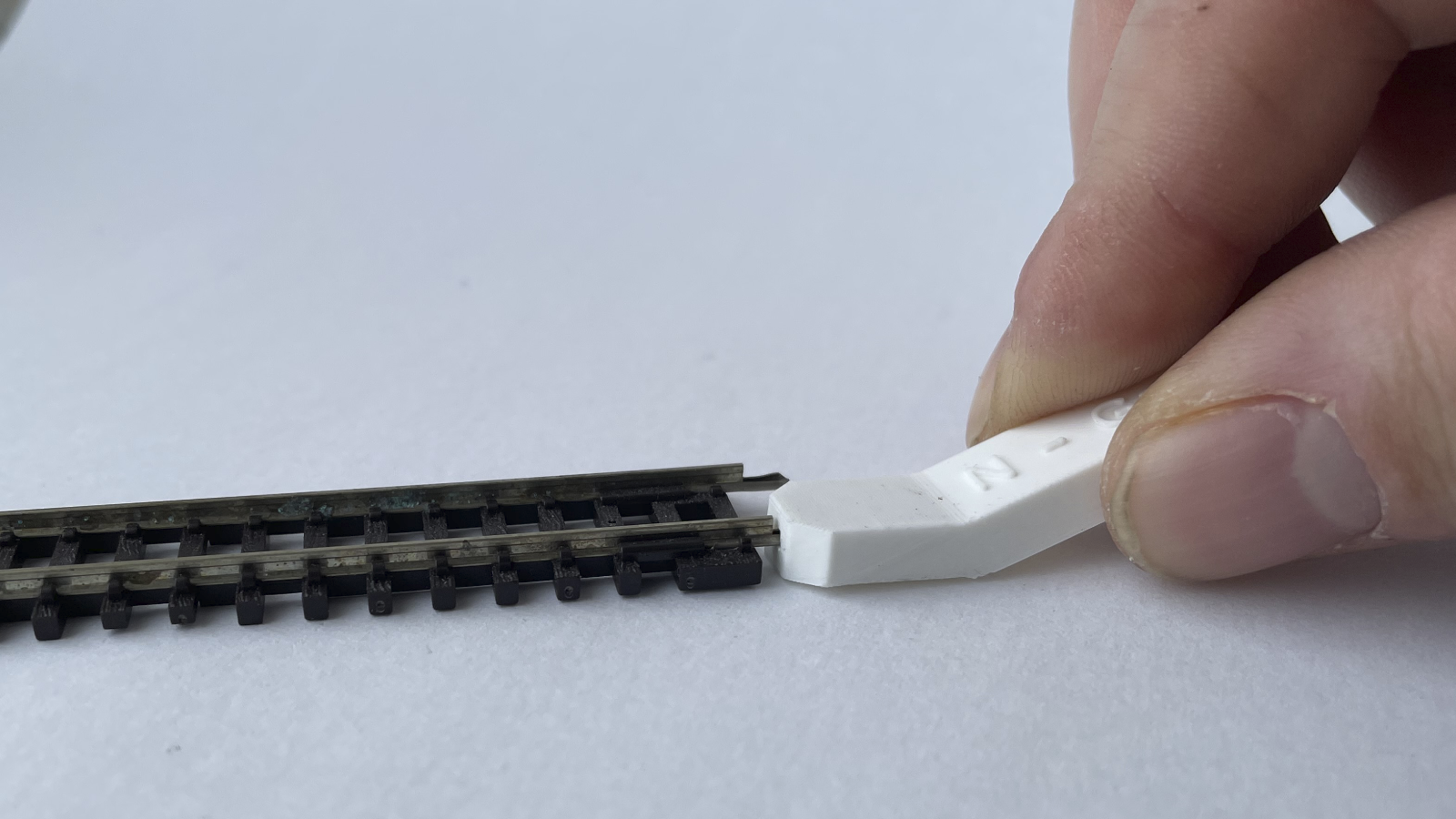 F00242-N-Fish Plate Insert Tool_Demo Step 2_1600x900px web.png