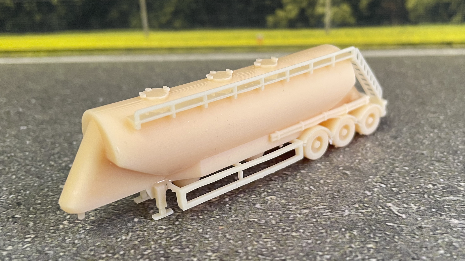 F00060-Bulk Powder Trailer-Unpainted Front 1600x900px web.png