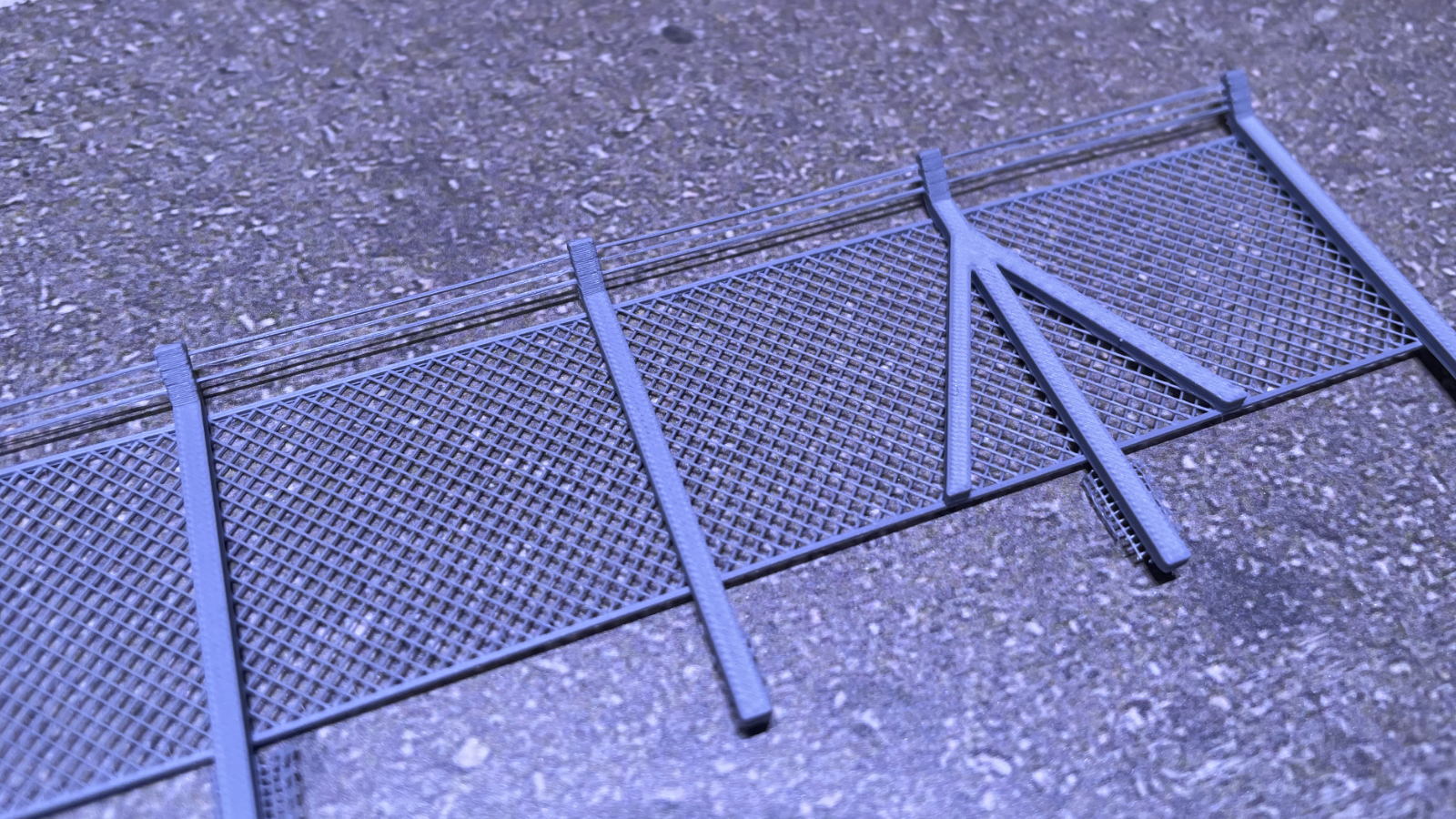 F00062-Chainlink Fencing Kit_Fence Section Close Up_1600x900 web.png