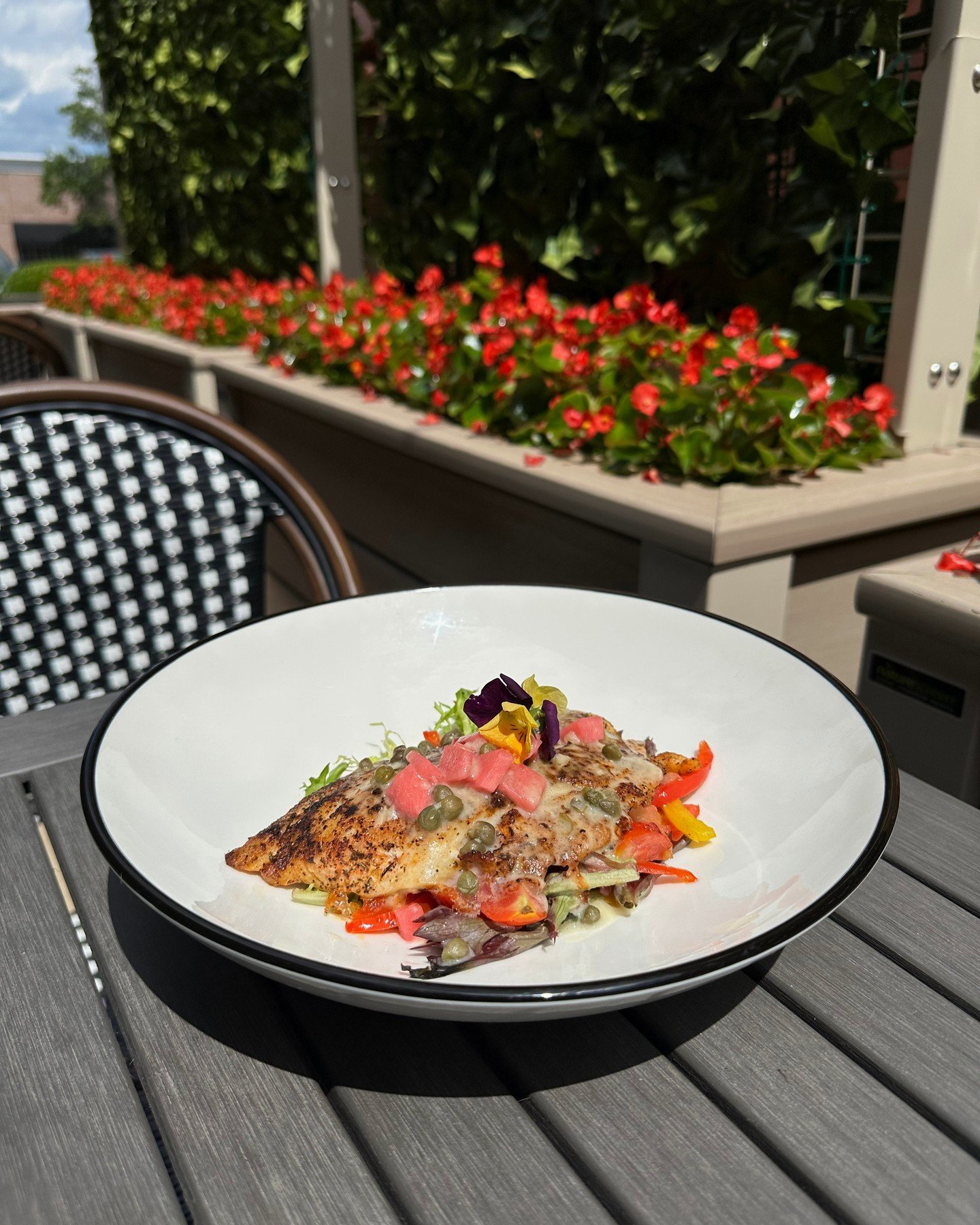 🦄 Look how pretty our Unicorn Fish entree is! 

Unicorn Fish is currently on our feature menu, and won't be around forever, so make sure you give it a try before it's gone. Served with Spring Mix, Roasted Veggies, Pickled Radishes, and topped off wi