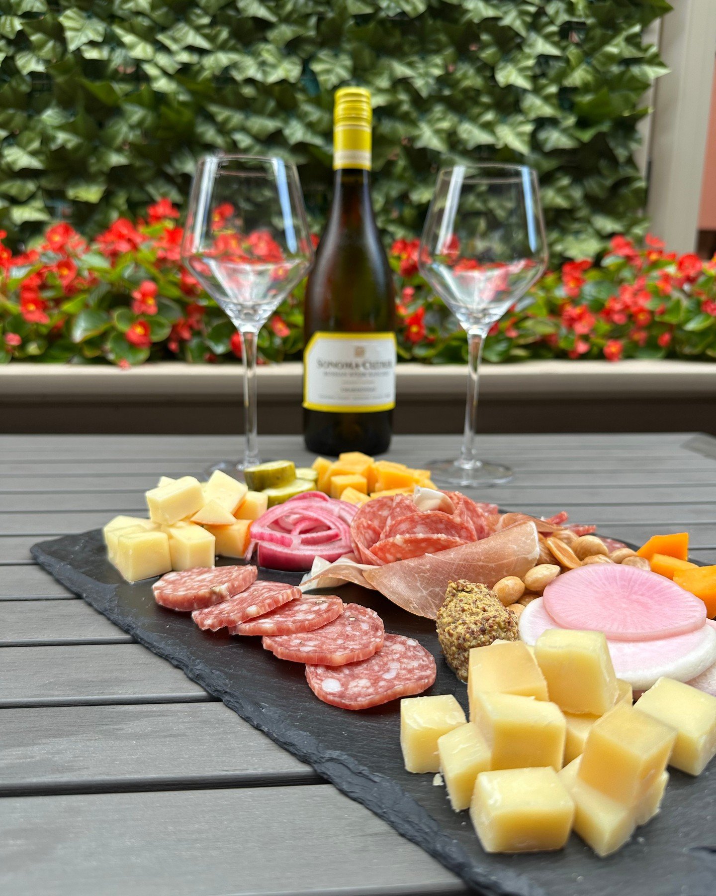 🥂 You deserve a mid-week break! 

🎵 Come relax on our patio tonight with a half price bottle of wine ($120 and under), our charcuterie board, and some live music with a duo from Coconut Groove Band! 

#lkneats #lknlivemusic #livemusic #peninsulapri