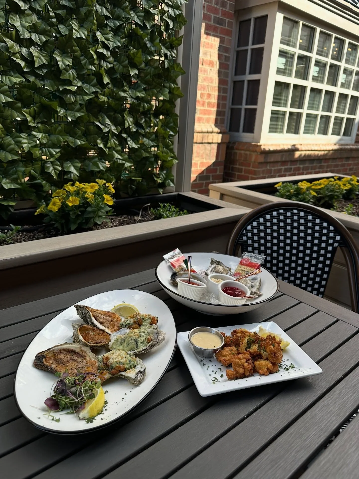 Join us for live music tonight from 6pm-9pm with @justinmintunmusic and enjoy Oyster Week out on the patio!

✅ Live Music
✅ Oysters 4 Ways (Raw, Roasted, Fried, Rockefeller)
✅ Gorgeous Patio Weather 

See you at Peninsula Prime tonight! 🦪