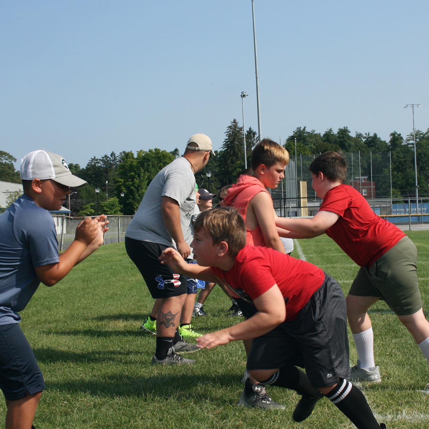 Some Lineman work with Coach Fulger and Coach Moore. @landonmooore @jesse.fulger photos by @coyotejones_art #legendarysportstraining #youthfootball #youthfootballtraining #saratogasprings #saratogaspringsny