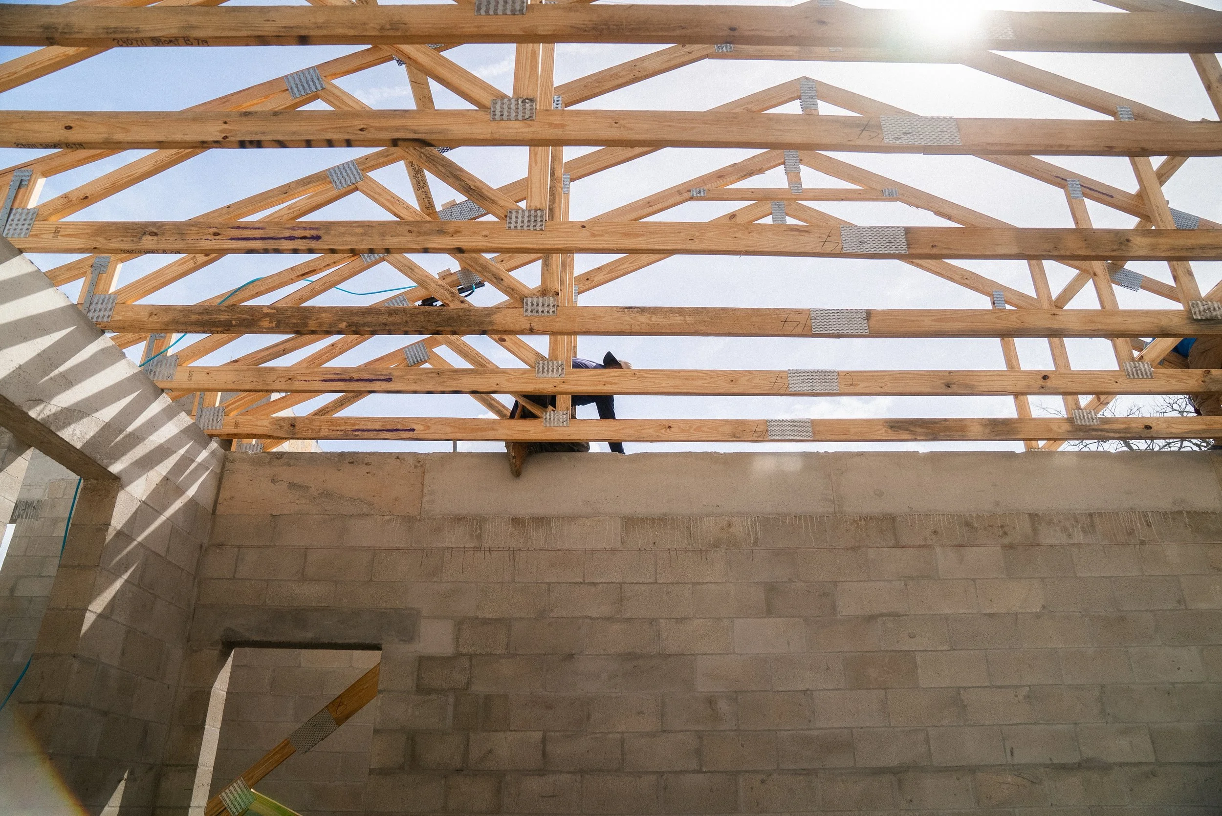 Dynan5215HiddenRoofTrussStart02852.jpg