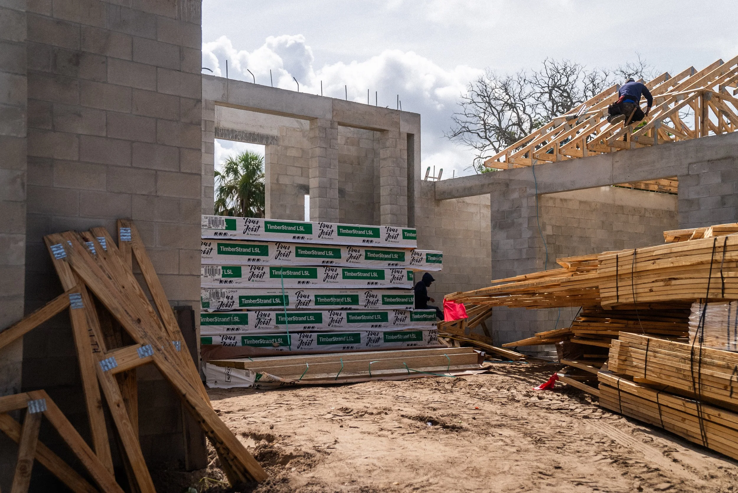Dynan5215HiddenRoofTrussStart02824.jpg