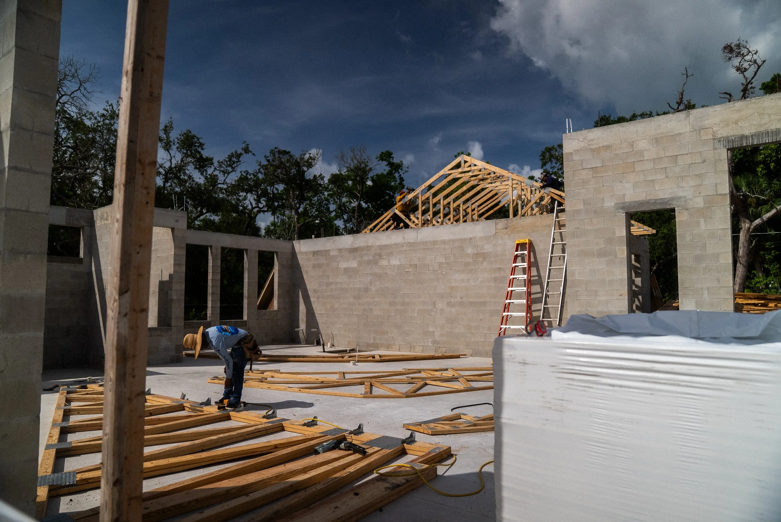 Dynan5215HiddenRoofTrussStart02838.jpg
