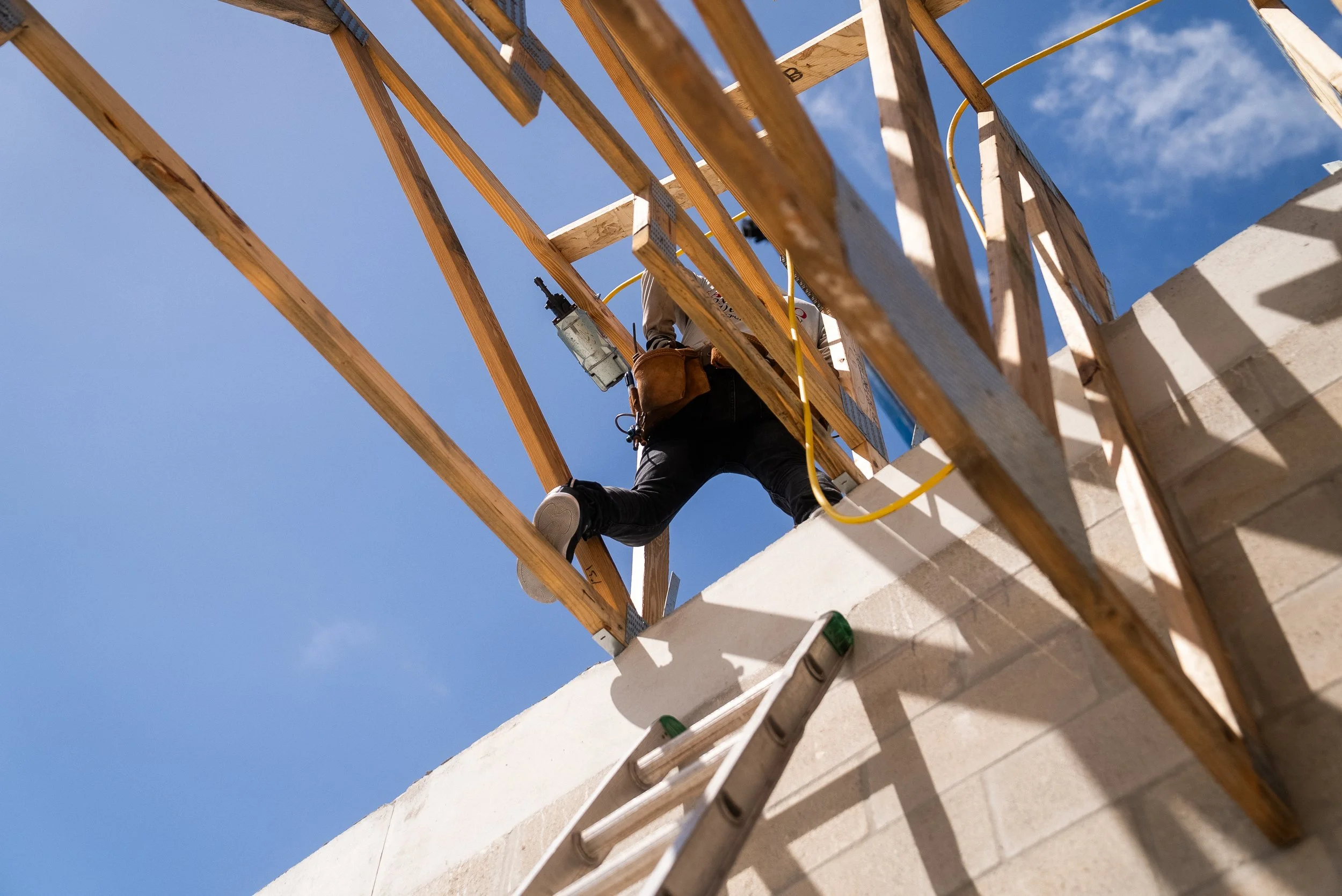 Dynan5215HiddenRoofTrussFly08153.jpg