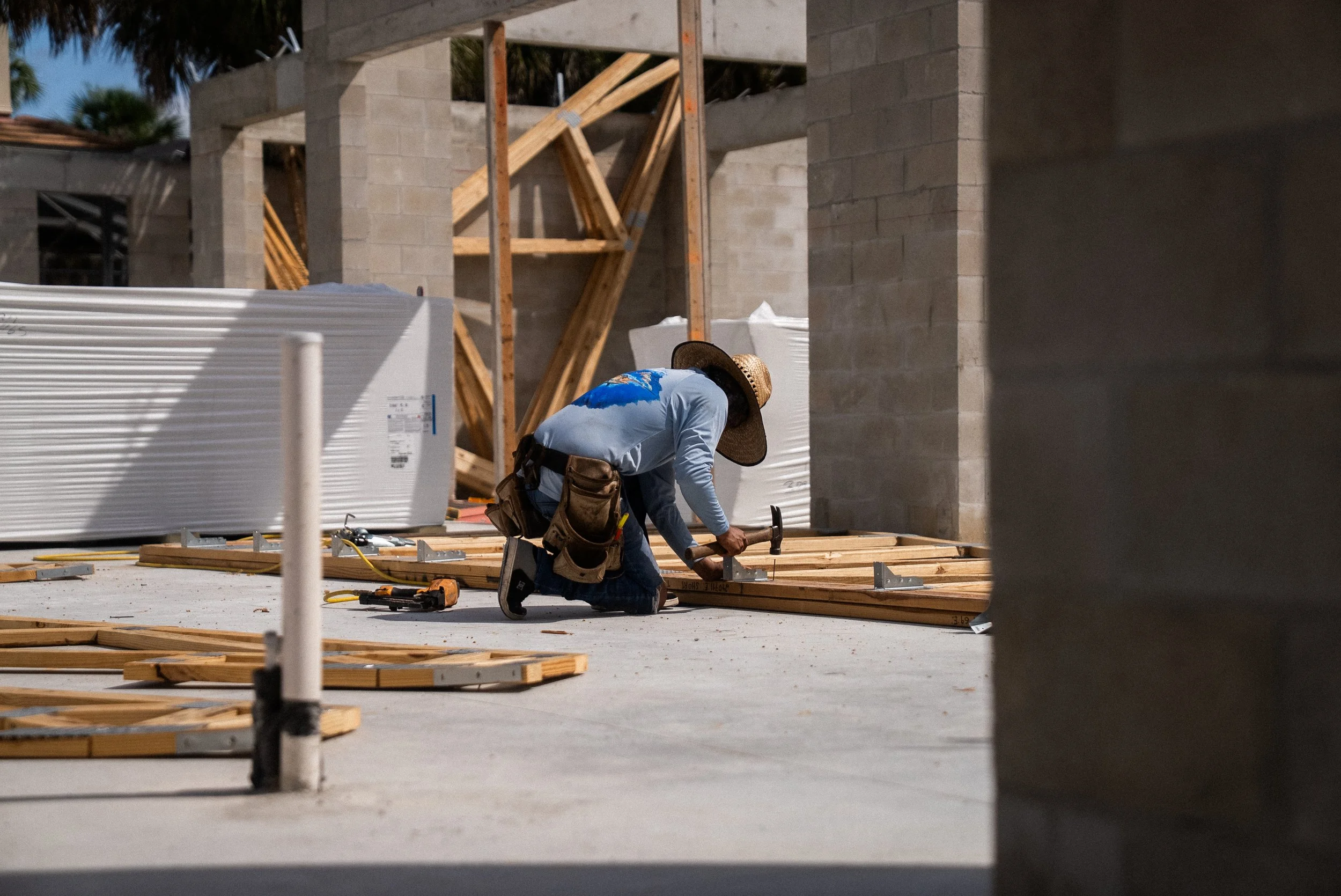 Dynan5215HiddenRoofTrussStart02850.jpg