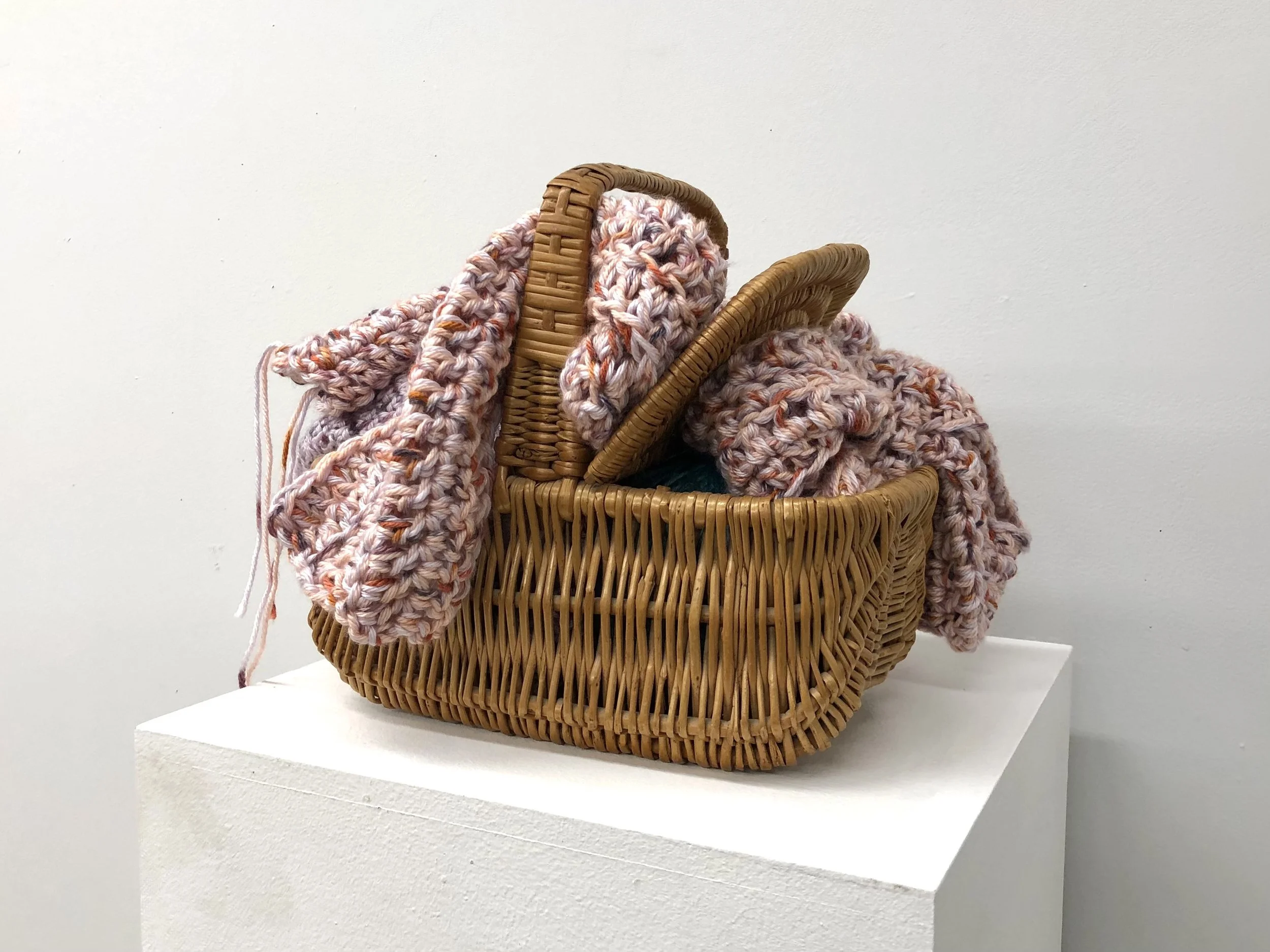 Picnic, acrylic yarn, wicker basket, 2021.