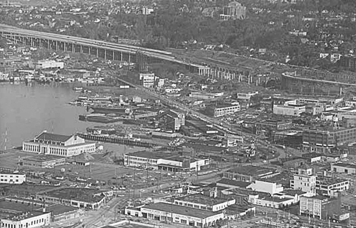A view in SLU shows Mercer Street, with Fairview Avenue N stretching to the NE as construction of the Interstate 5 freeway is completed in the background, 1962. Source: MOHAI