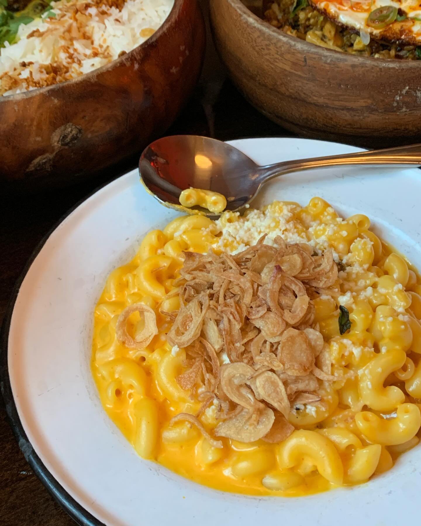 CRAFT DINNER 🧀 
Elbow macaroni, aged cheddar cheese sauce, salsa verde, fried shallots, cotija cheese 🤤
#chadwicksTO
