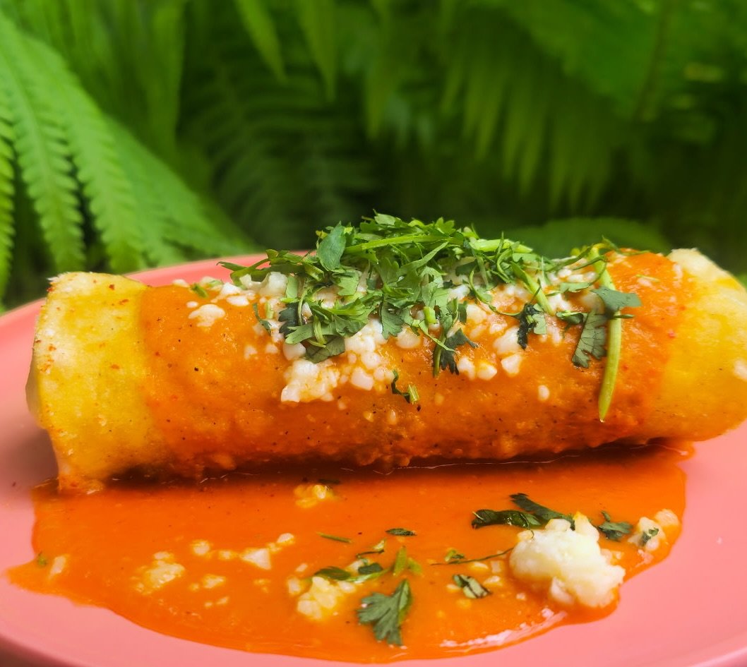 🌮 Today&rsquo;s Taco Tuesday feature: Achiote Chicken Tacitos &ndash; crispy, cheesy, spicy little bites of heaven 💥 Stuffed with achiote chicken &amp; Oaxaca cheese, fried to perfection, dusted in chile de &aacute;rbol salt, and topped with salsa 