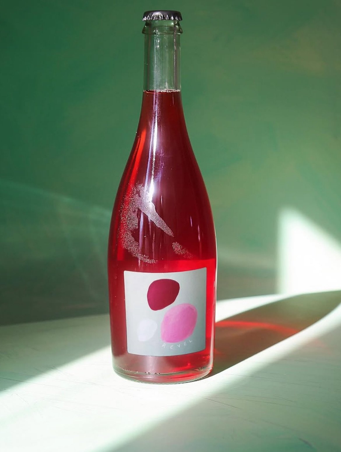 New in house 🚨 

Revel Cider 〰️ An exploration of wild fermentation 🍓 

Soif: Cider with Strawberries, Cherries and Marachel Foch grape skins. The nose is full of ripe cherry aromas, followed by a tart and fresh finish that tastes like summer 6.4% 