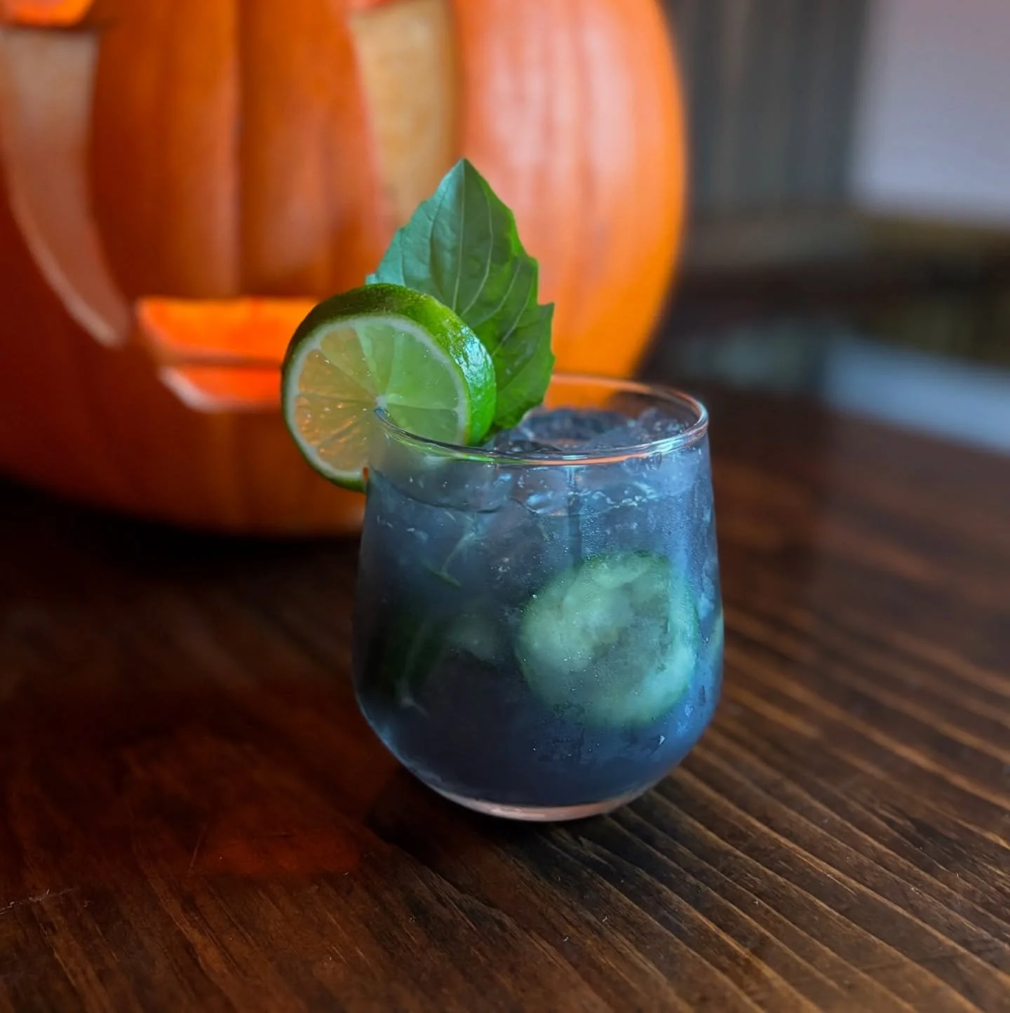We put a spell on you&hellip; and now you&rsquo;re ours 🍸
Try our Hocus Pocus &mdash; black vodka, basil, lime &amp; cucumber.
Available through Sunday! 👻
#chadwicksTO #halloween #halloweencocktails #torontococktails