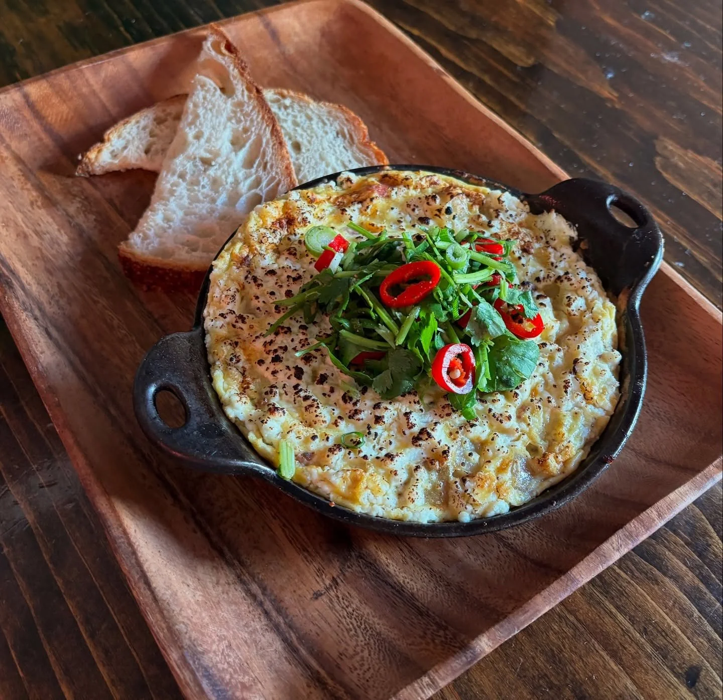 THIS WEEKEND 👉 Savoury Sunrise Skillet 🍳

3 free range eggs, pork chorizo, goat cheese and potato baked in a skillet, topped with a green onion, cilantro and pickled anaheim salsa. Served with choice of flatbread, corn tortillas or sourdough. 
#cha