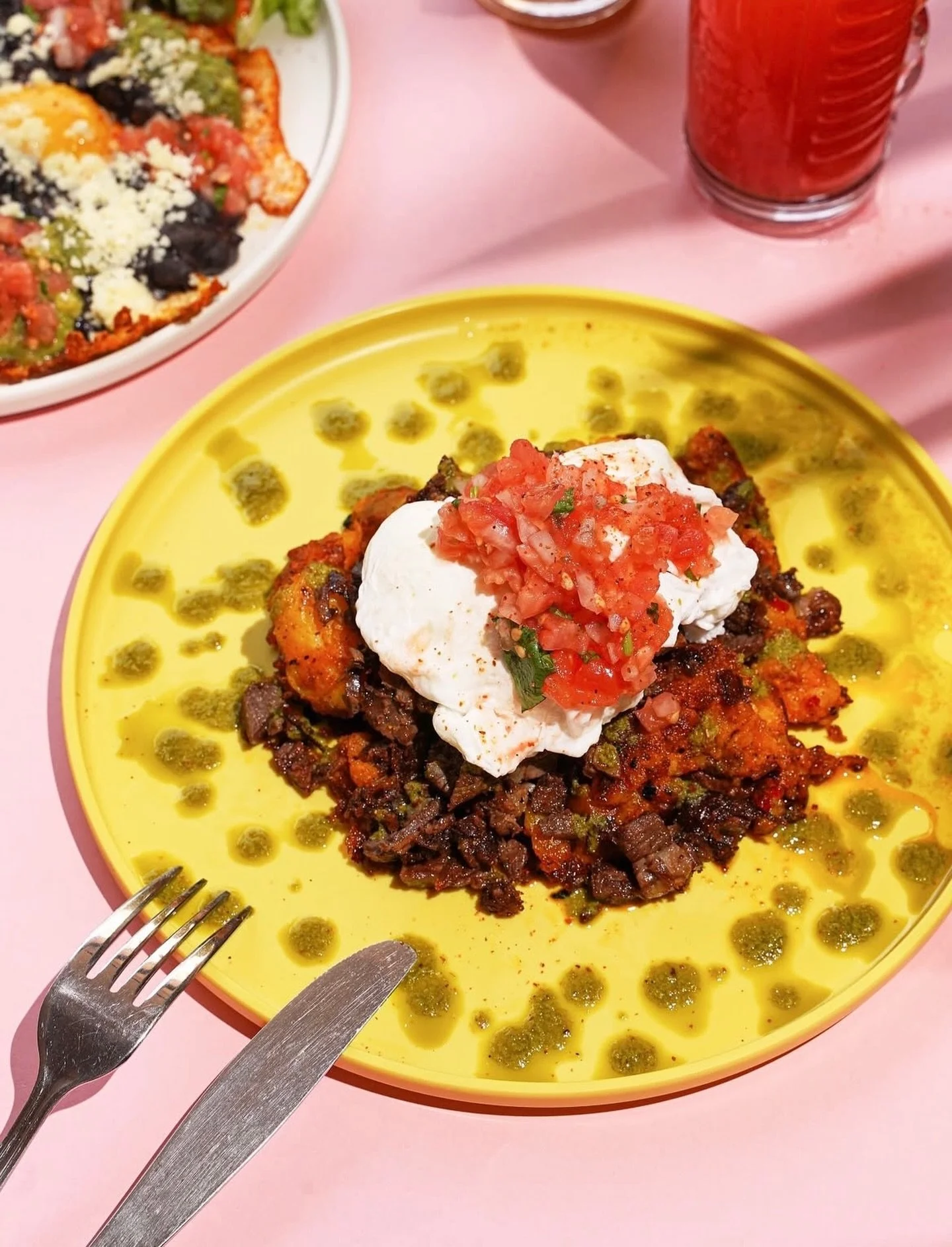 The best Saturdayss start with an incredible Brunch 🍳🥓☕️
We&rsquo;re serving up your favorites today until 3:15 😊
#chadwicksTO