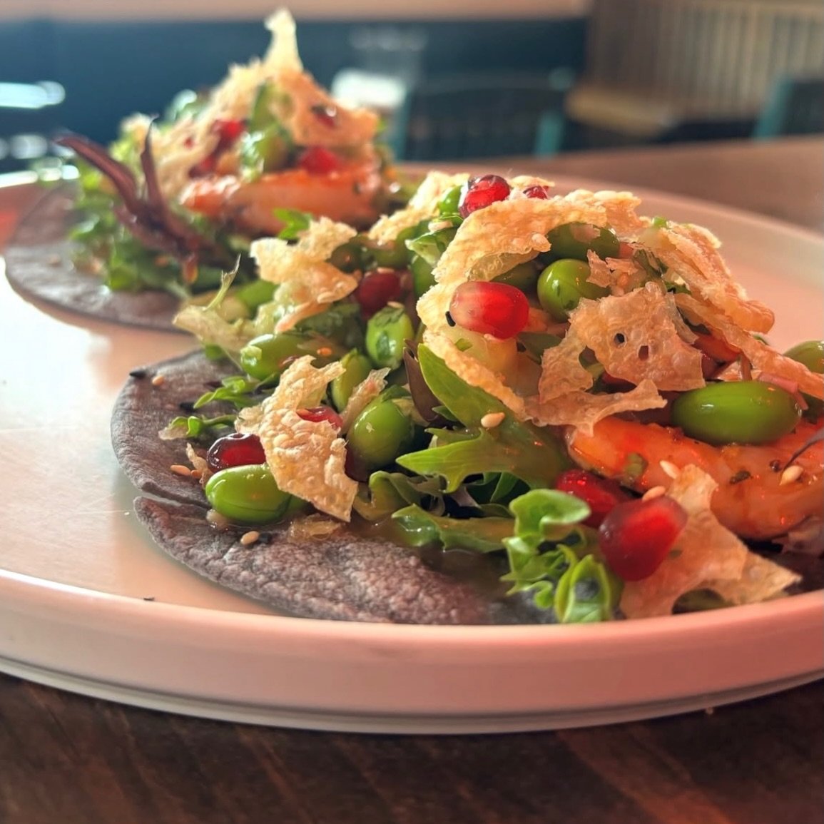 Sweet, savoury, crispy, fresh &mdash; all in two perfect bites 😌

Our Maple Miso Shrimp tacos are loaded with brown butter garlic shrimp, crunchy veggies, ginger-edamame salsa, maple miso sauce, and sesame.

Messy in the best way. 🌮✨
#chadwicksTO