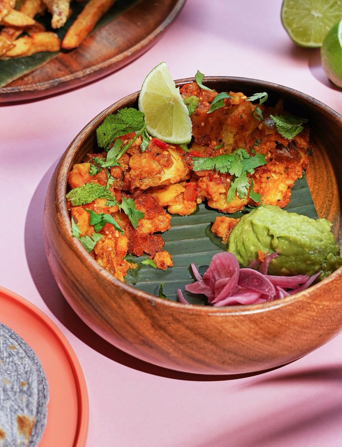 Veggie lovers, this one&rsquo;s for you! 🌱

Picadillo de Papa &mdash; deconstructed Costa Rican vegetarian potato tacos loaded with flavour: mint, cilantro, chile de &aacute;rbol sauce, pickled onions and guac 🥑🥔❤️
Build your own &amp; dig in.
#ch