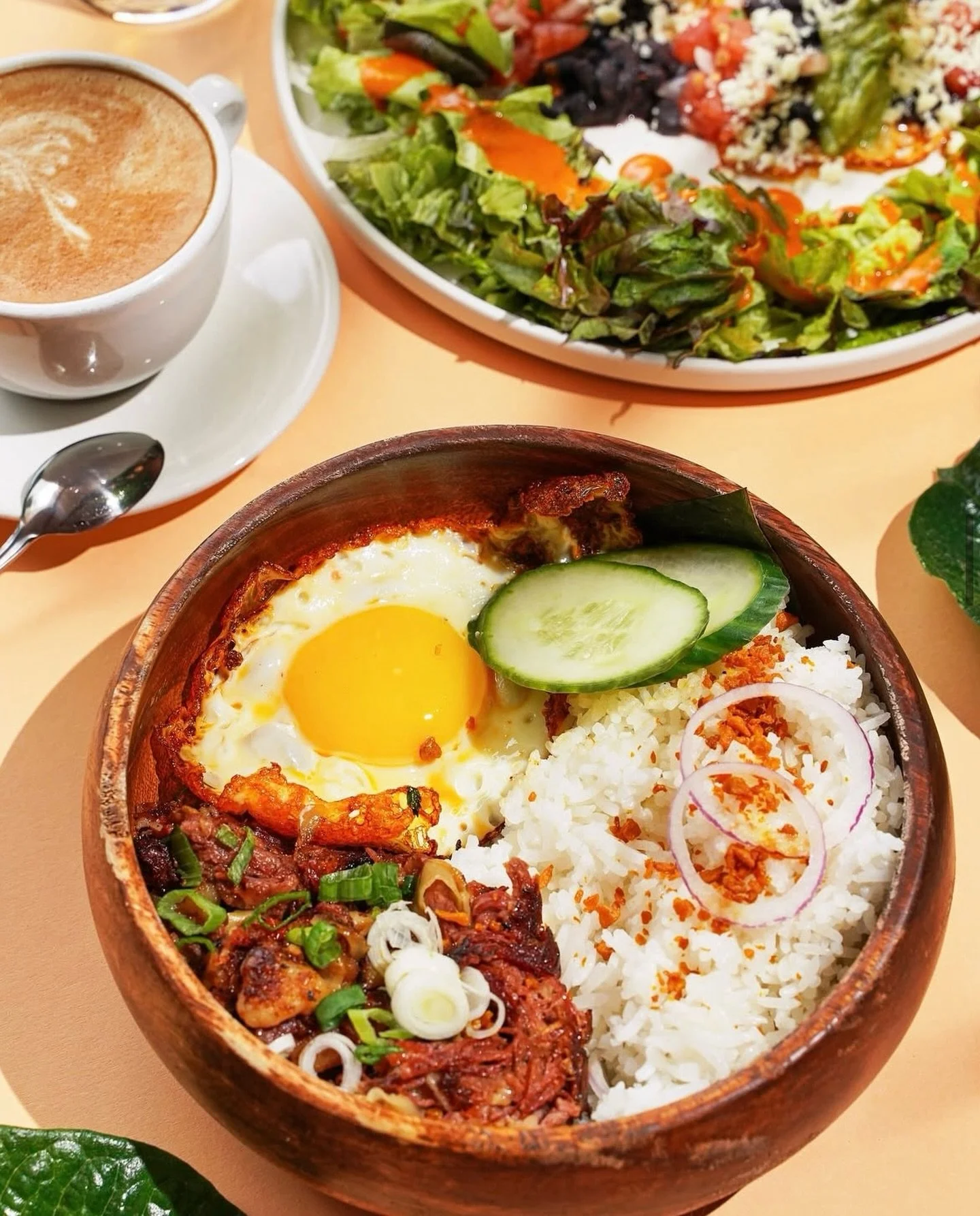 The sun is shining and the brunch is hot! ☀️☕️🍳

Come get it today till 3:15 😎
#chadwicksTO