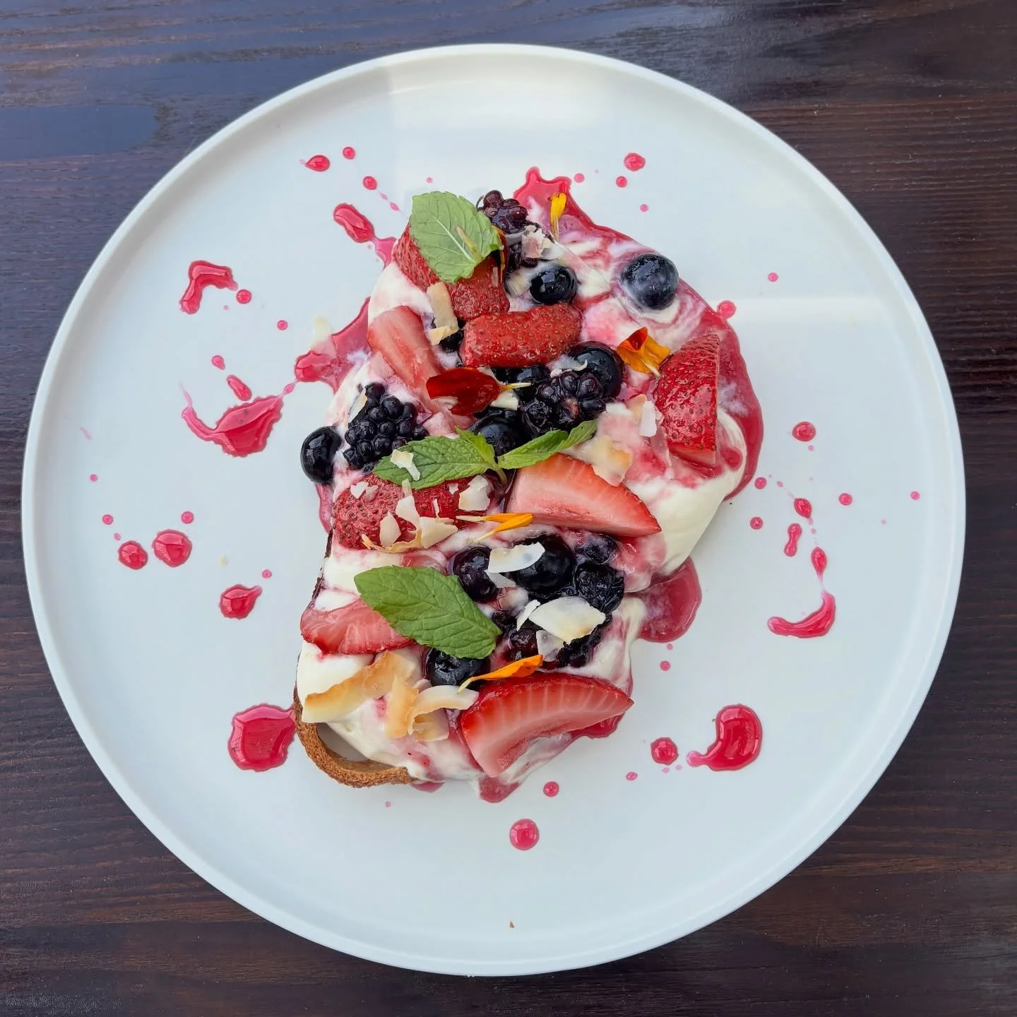 This Weekend 👉 Yuzu Tartine.
Blackbird sourdough toast topped with whipped ricotta, citrus zest, and Ontario wildflower honey, layered with bumbleberry-yuzu compote and finished with toasted coconut, fresh mint, and edible flowers 🌸🍯🥥
#chadwicksT